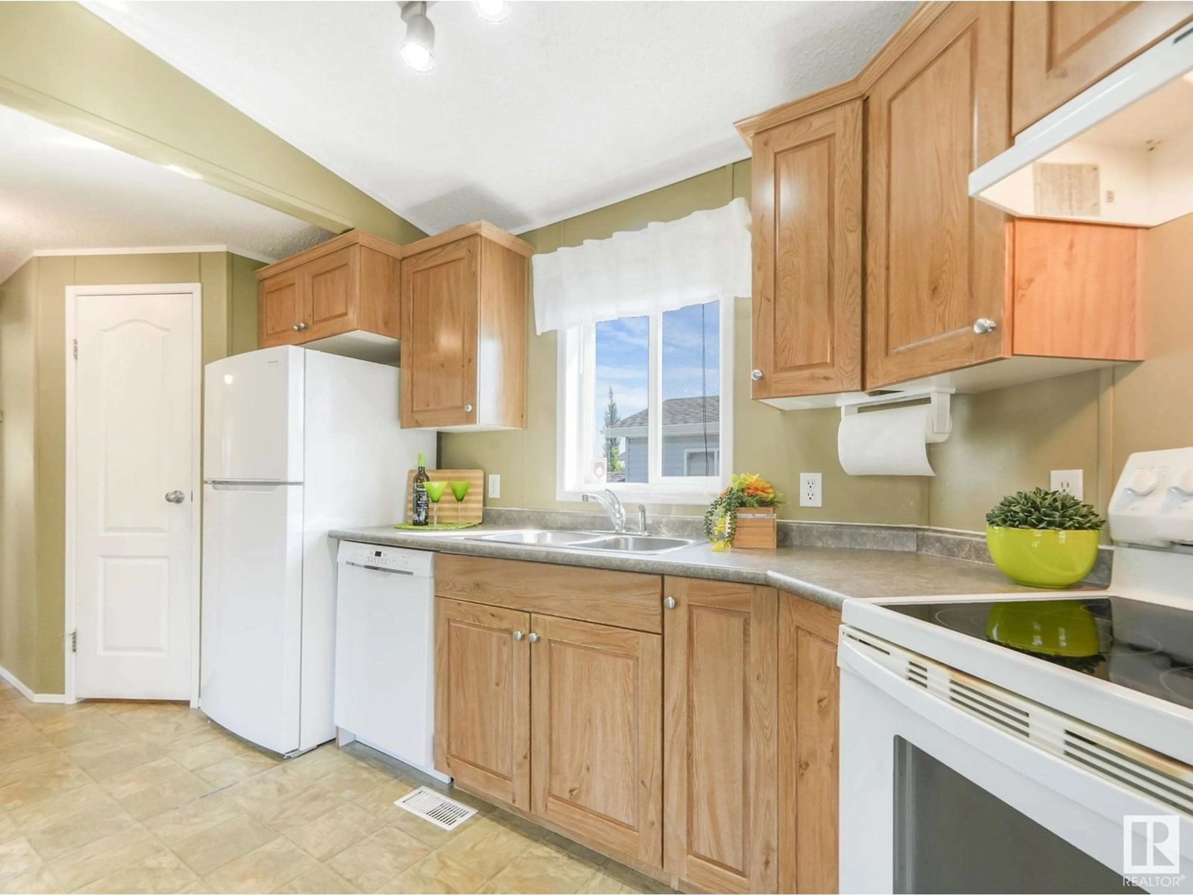Standard kitchen, unknown for 1174 ASPEN DR, Leduc Alberta T9E8R2