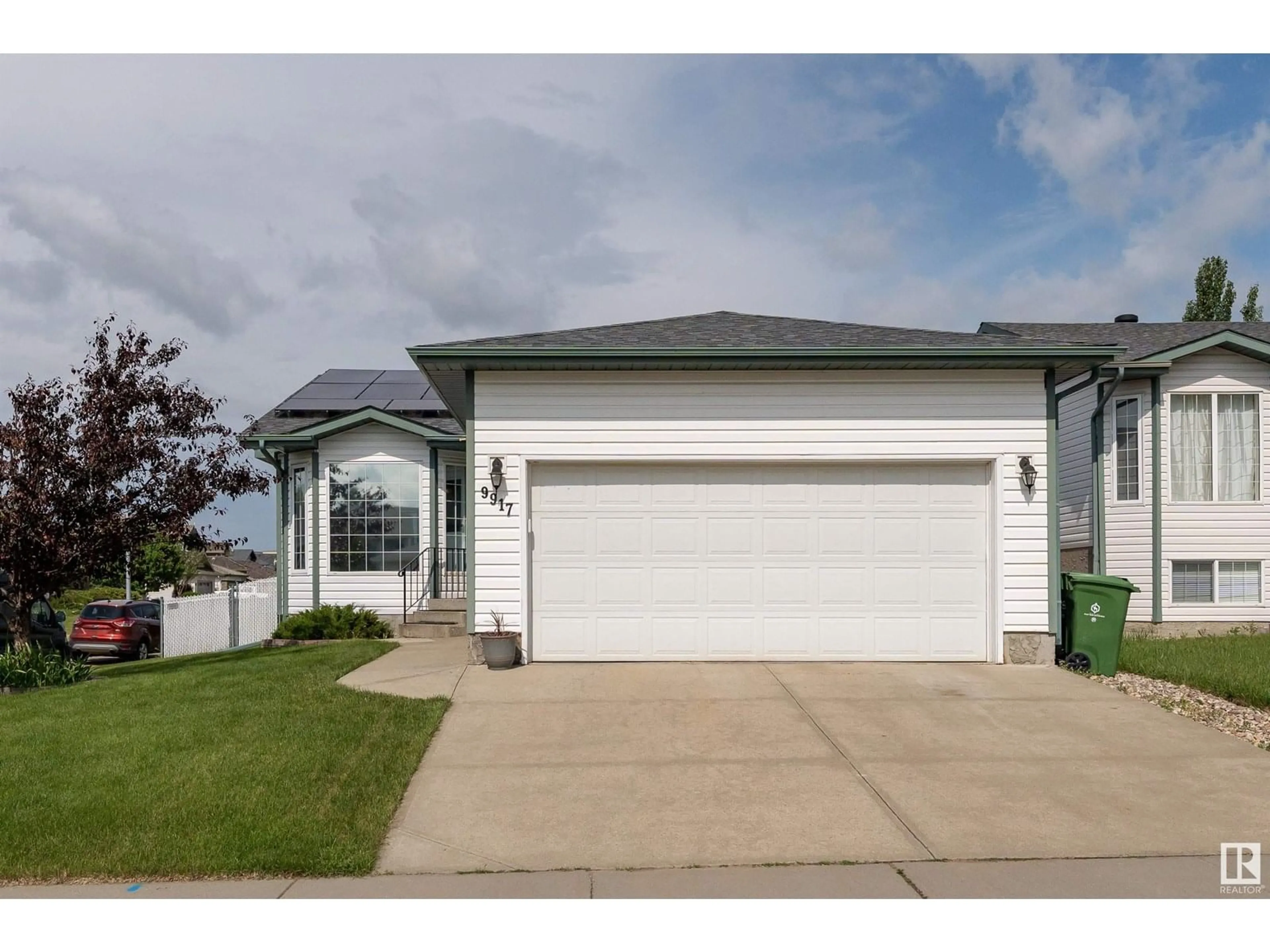 Home with vinyl exterior material, street for 9917 94 ST, Fort Saskatchewan Alberta T8L4J5