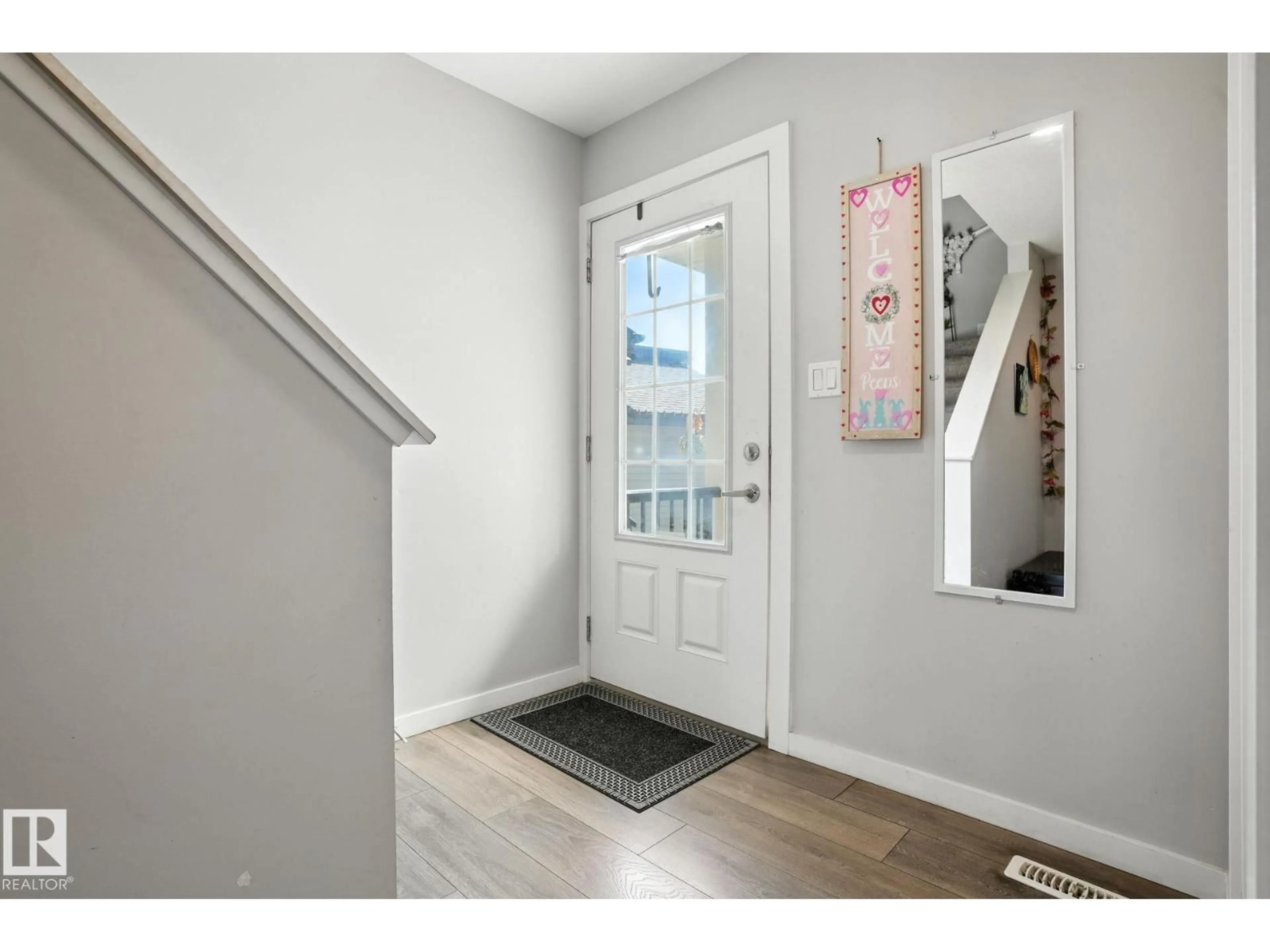 Indoor entryway for 1286 DANIELS CR, Edmonton Alberta T6W3J1