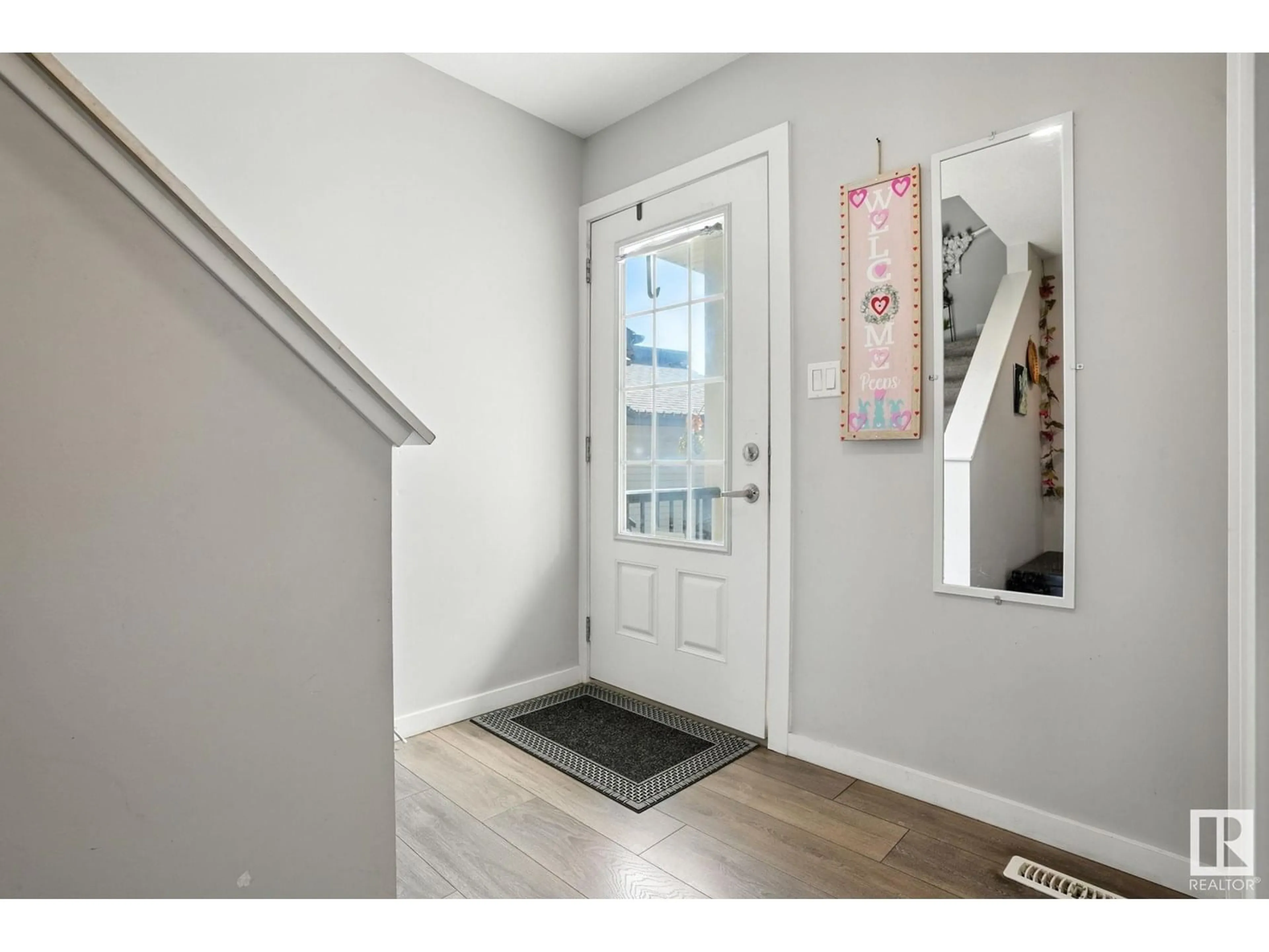 Indoor entryway for 1286 DANIELS CR, Edmonton Alberta T6W3J1