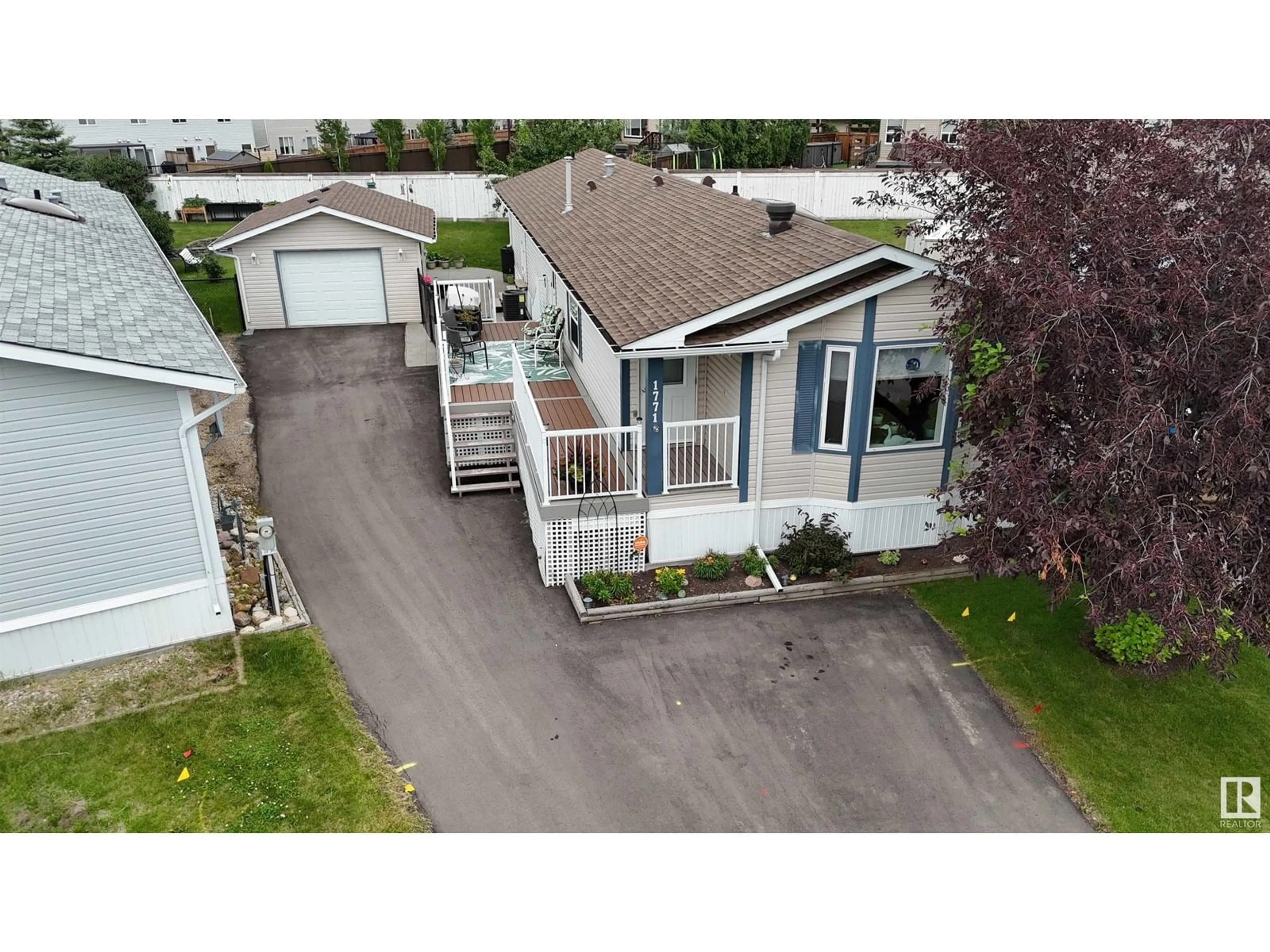 A pic from outside/outdoor area/front of a property/back of a property/a pic from drone, street for 1771 JUBILEE LO, Sherwood Park Alberta T8H2M9