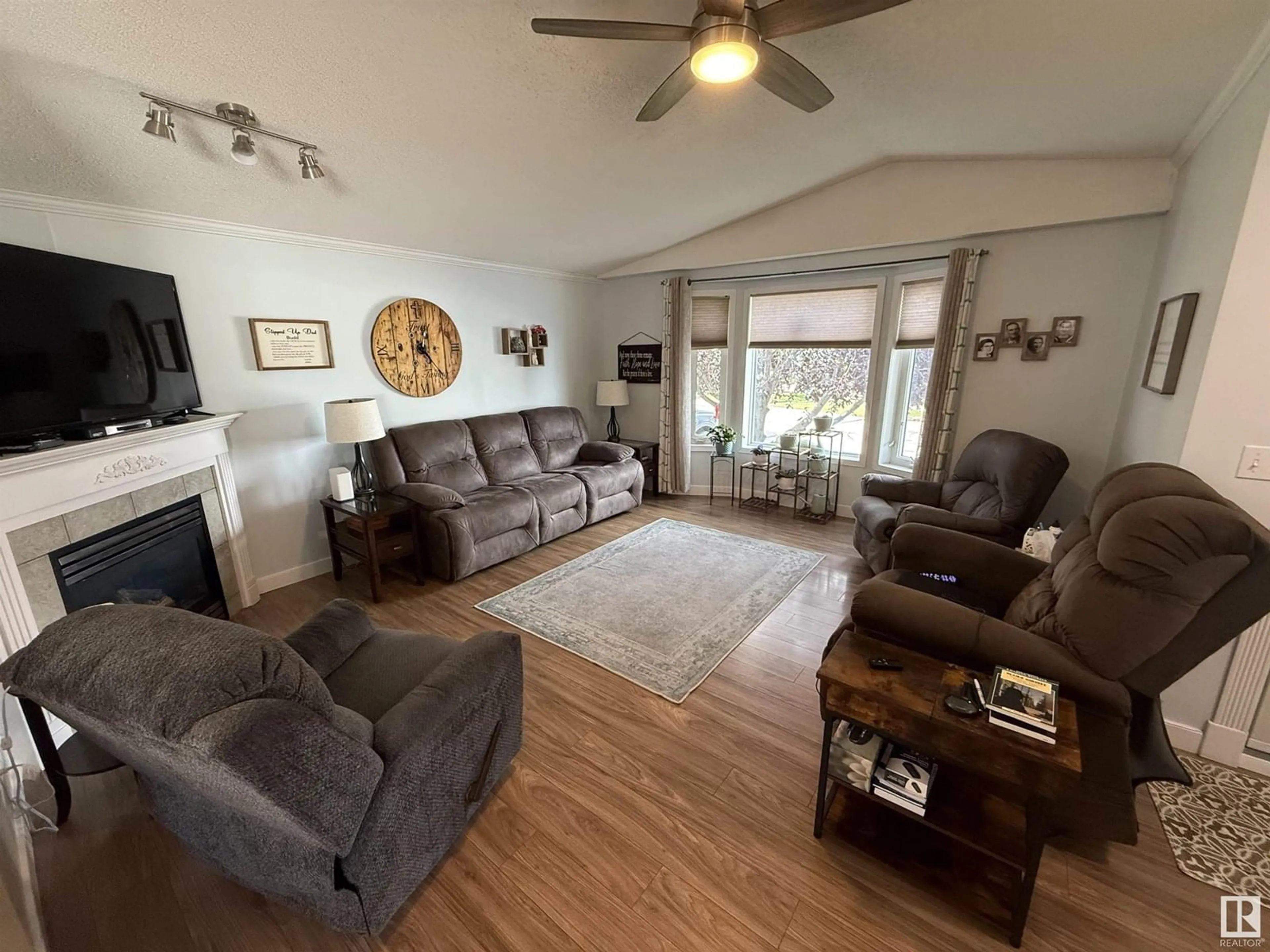 Living room with furniture, unknown for 1771 JUBILEE LO, Sherwood Park Alberta T8H2M9