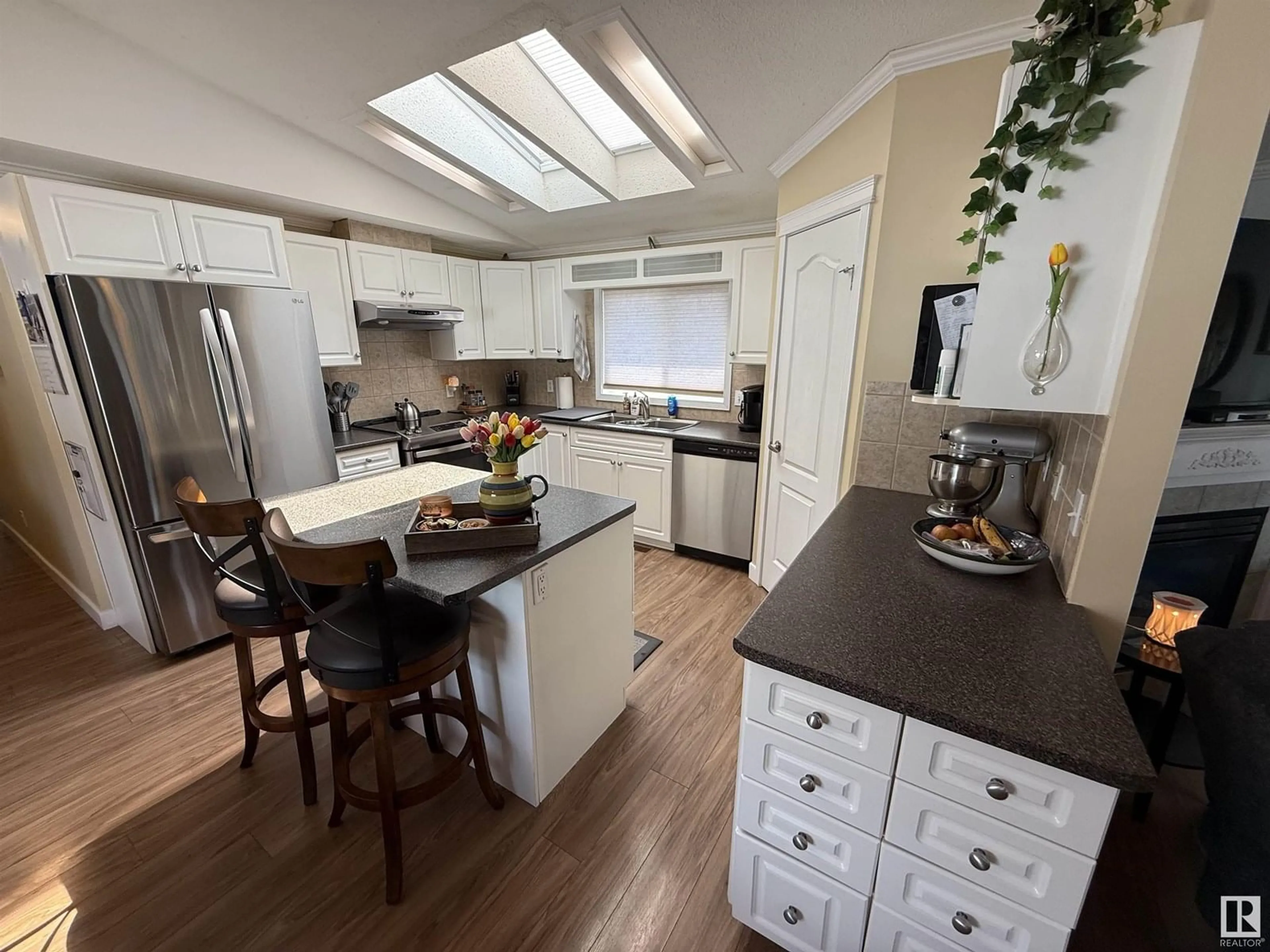 Open concept kitchen, wood/laminate floor for 1771 JUBILEE LO, Sherwood Park Alberta T8H2M9