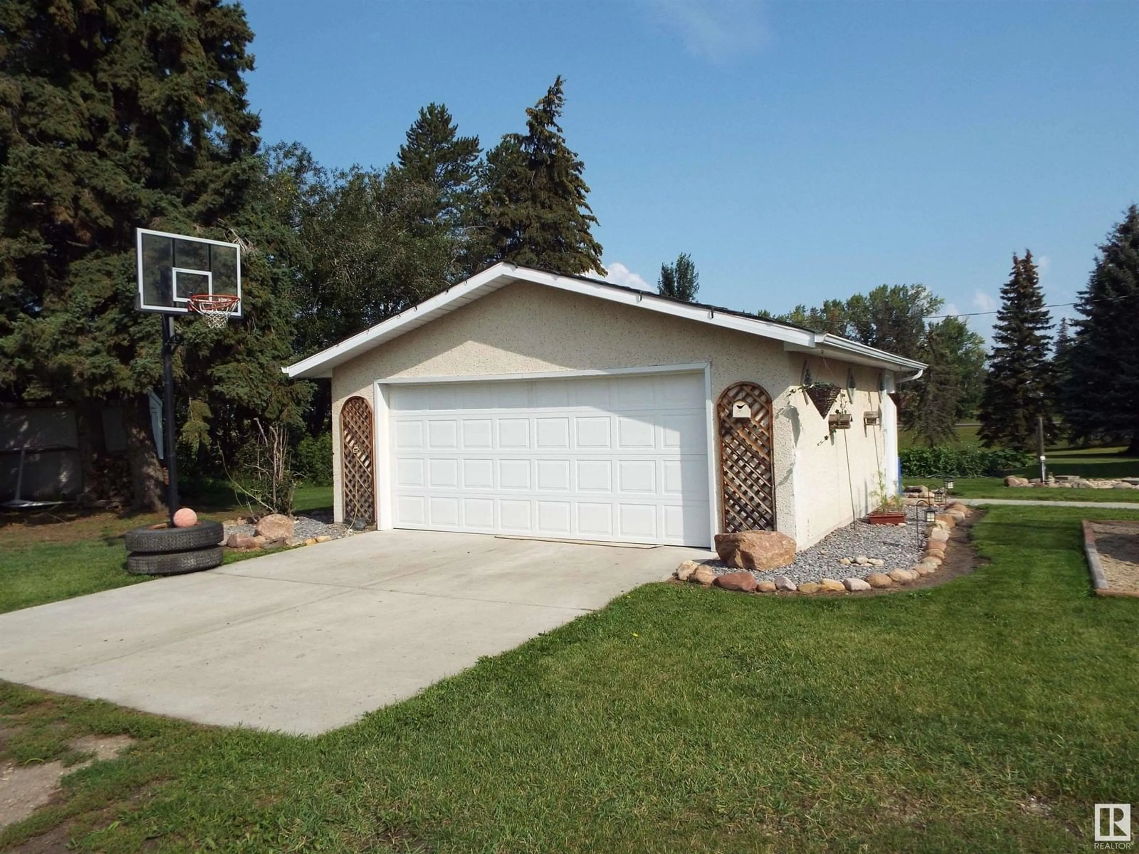 Indoor garage for 26449 TWP RD 490, Rural Leduc County Alberta T0C0V0