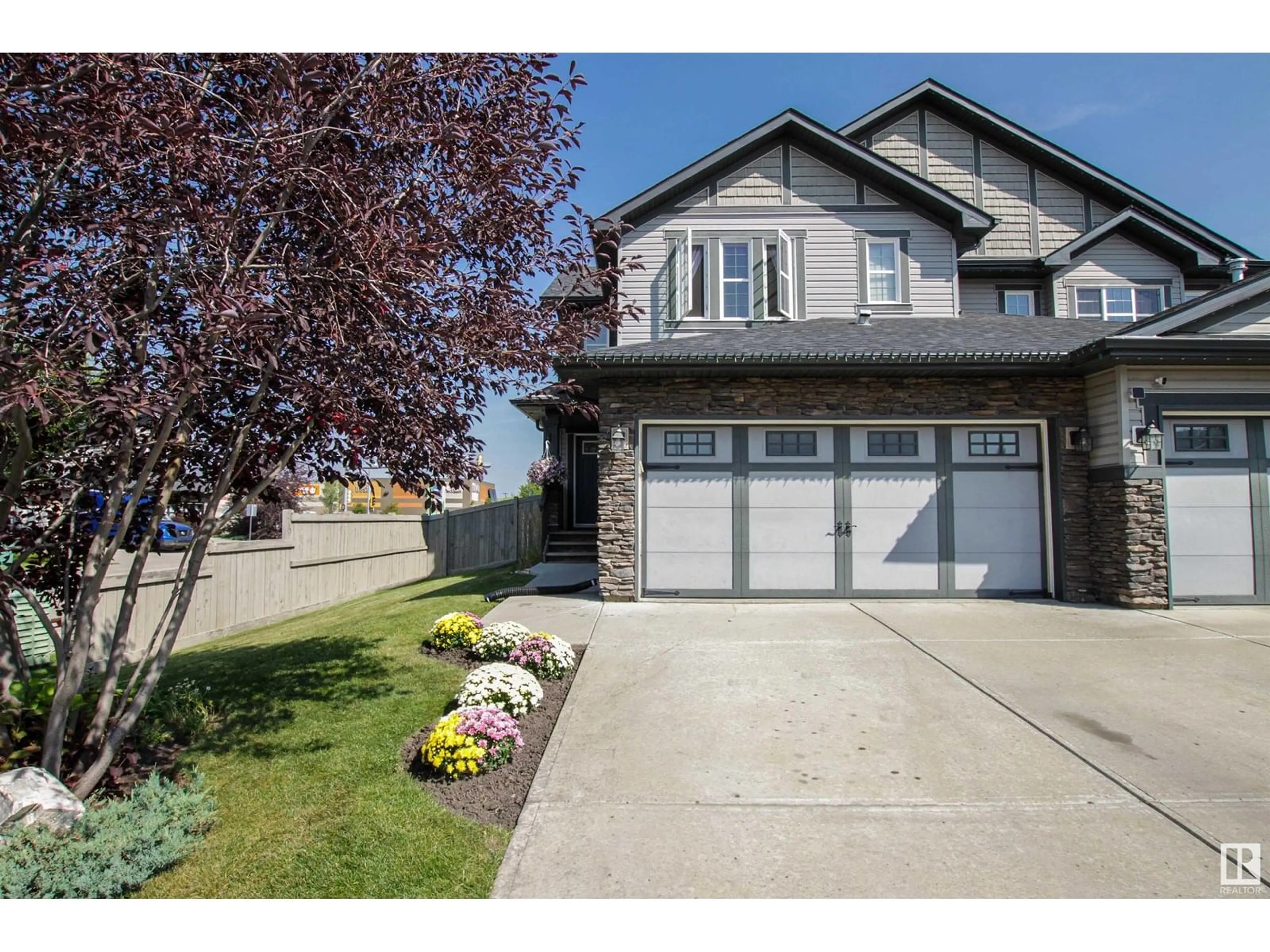Home with vinyl exterior material, street for 7634 ELLESMERE WY, Sherwood Park Alberta T8H0P7