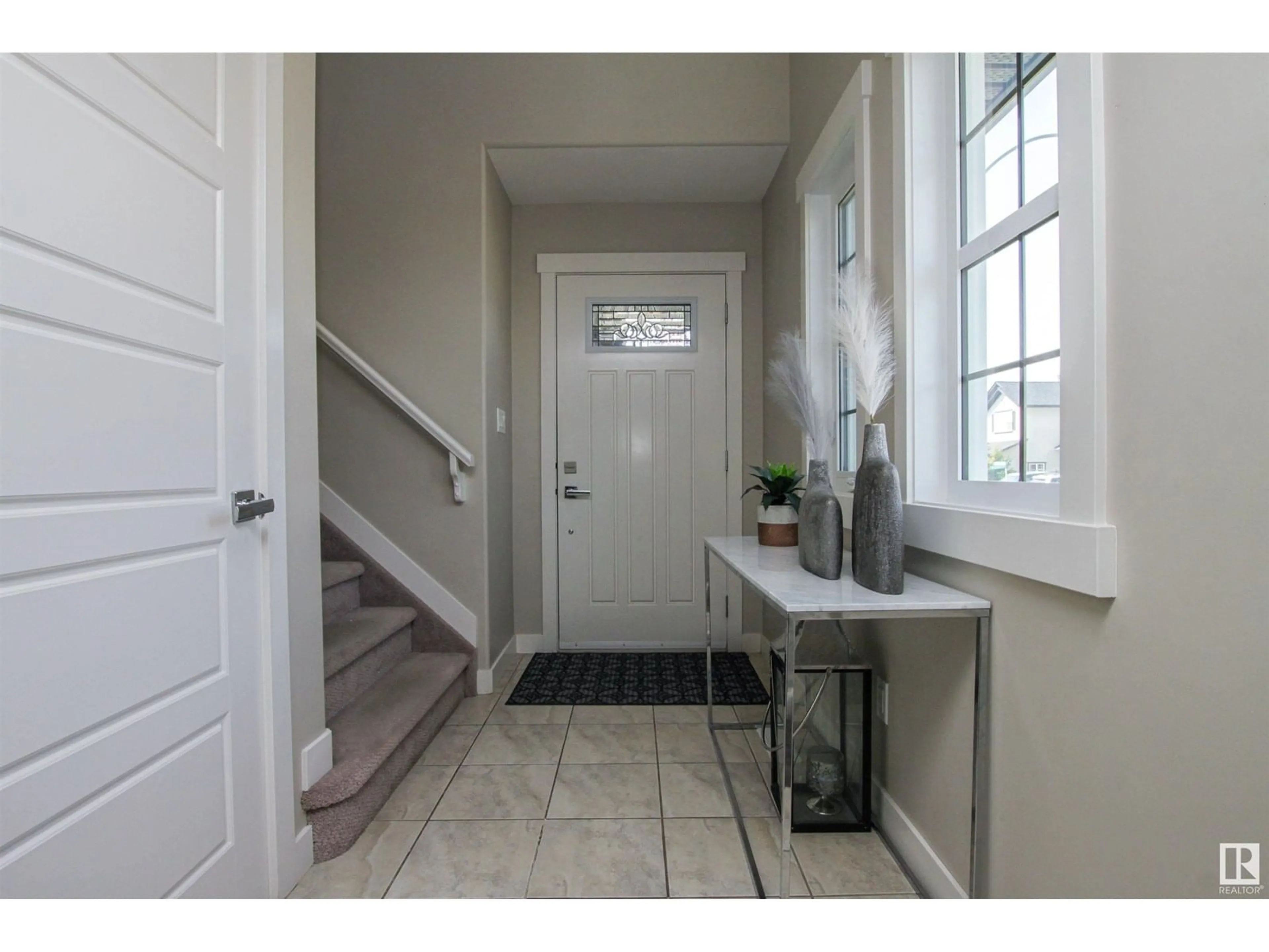 Indoor entryway for 7634 ELLESMERE WY, Sherwood Park Alberta T8H0P7