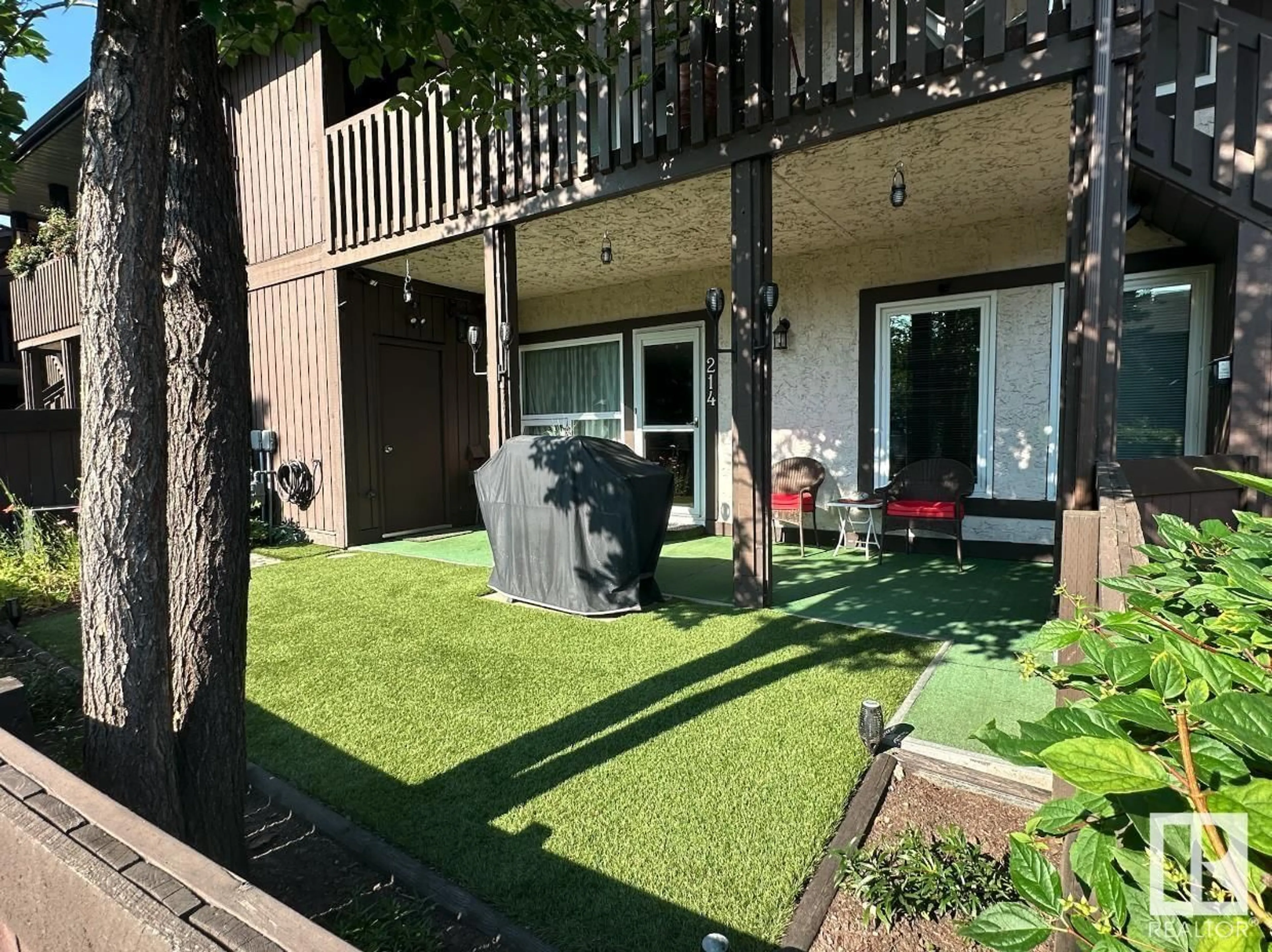 Patio, street for 214 SURREY GD, Edmonton Alberta T5T1Z3