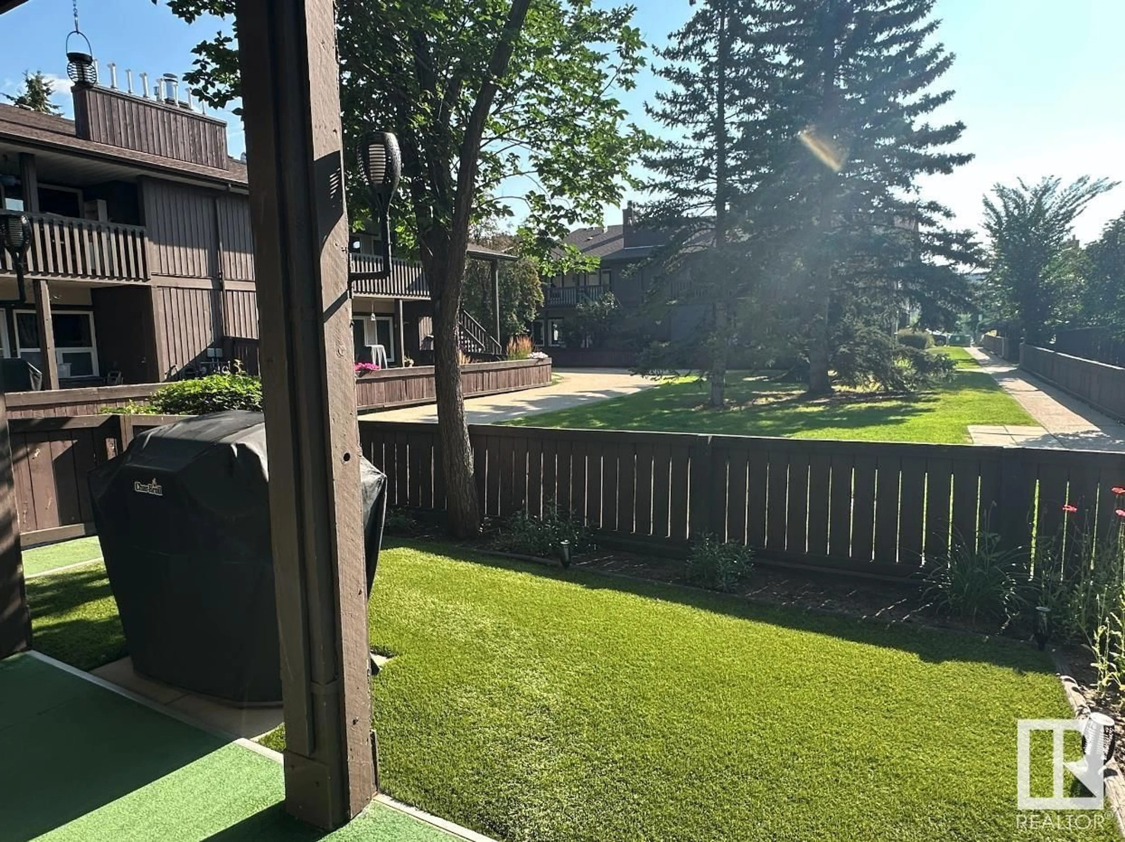 Patio, unknown for 214 SURREY GD, Edmonton Alberta T5T1Z3