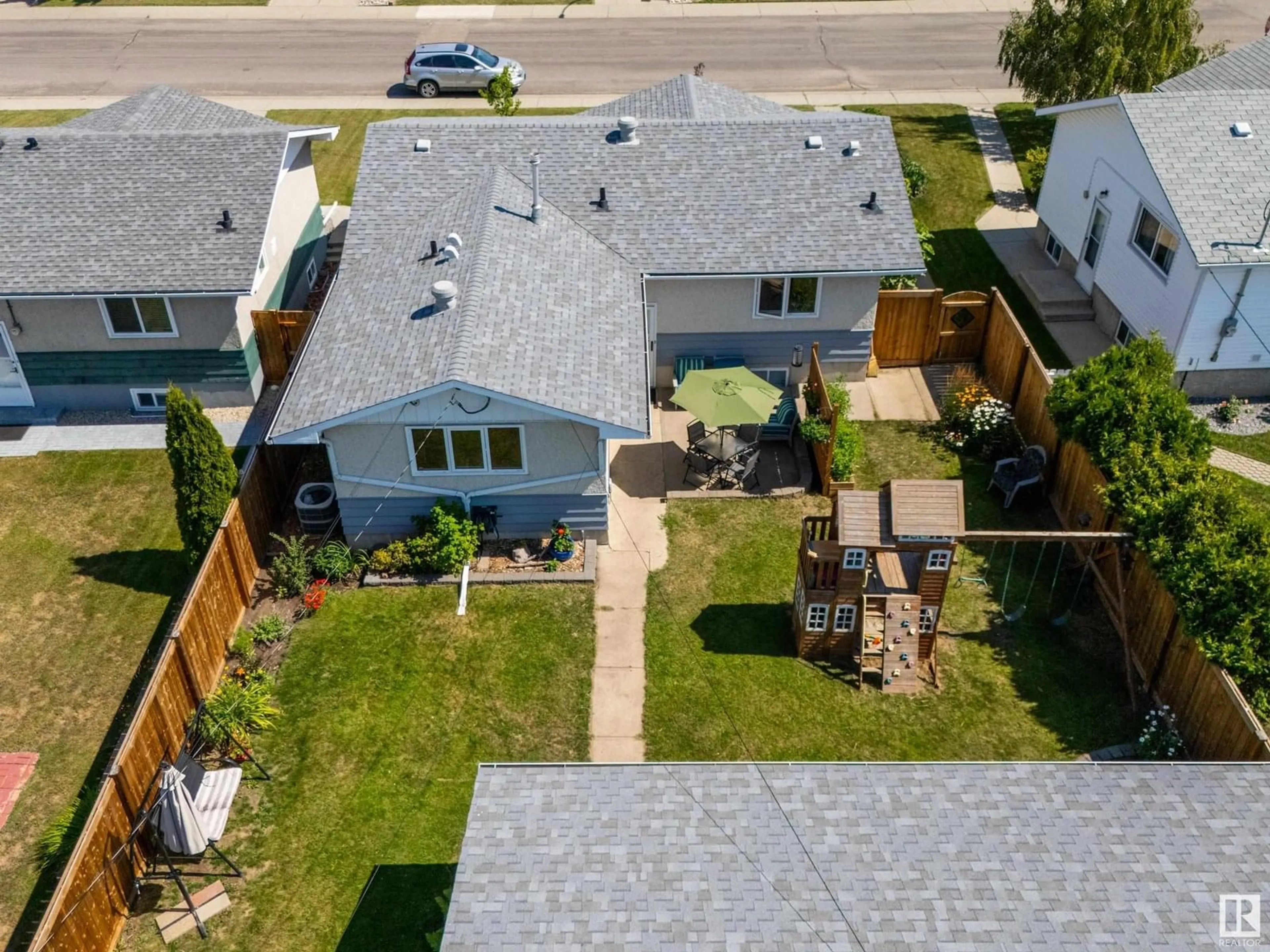 A pic from outside/outdoor area/front of a property/back of a property/a pic from drone, street for 9106 154 ST, Edmonton Alberta T5R1T3
