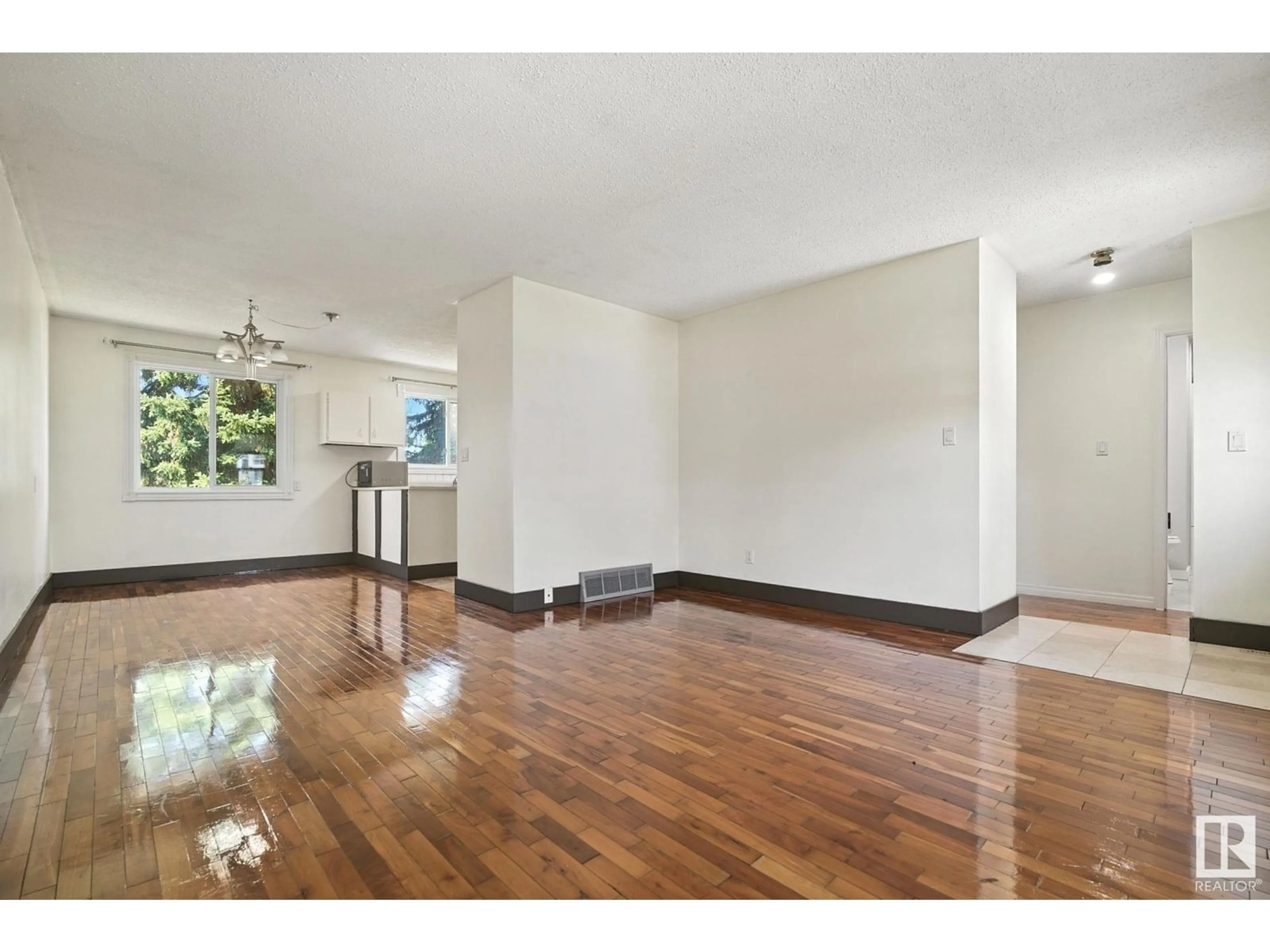 Unknown for 1128 61 ST, Edmonton Alberta T6L3Z9