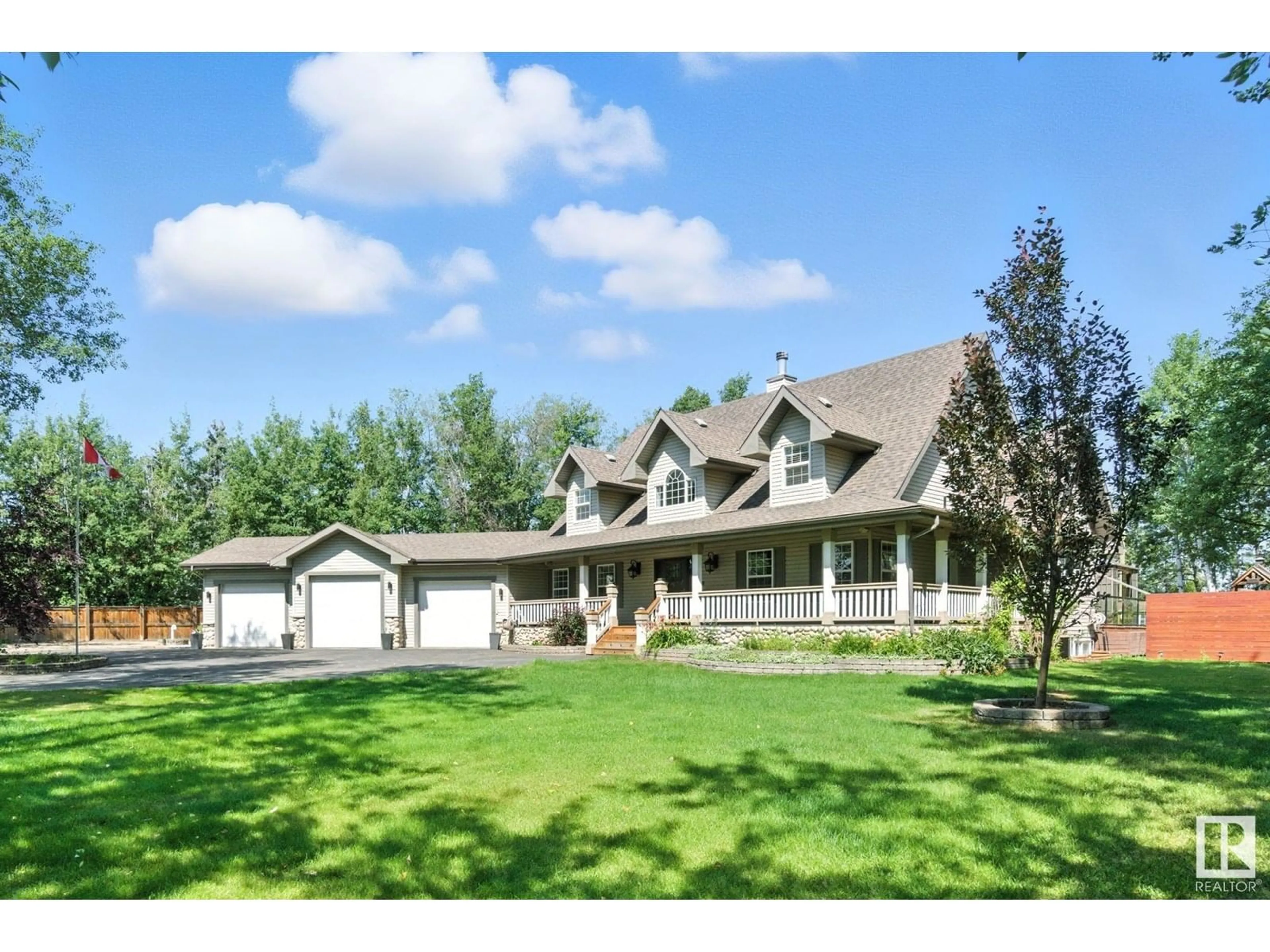 Home with vinyl exterior material, mountain view for 84 54519 RGE ROAD 272, Rural Sturgeon County Alberta T0G0J0