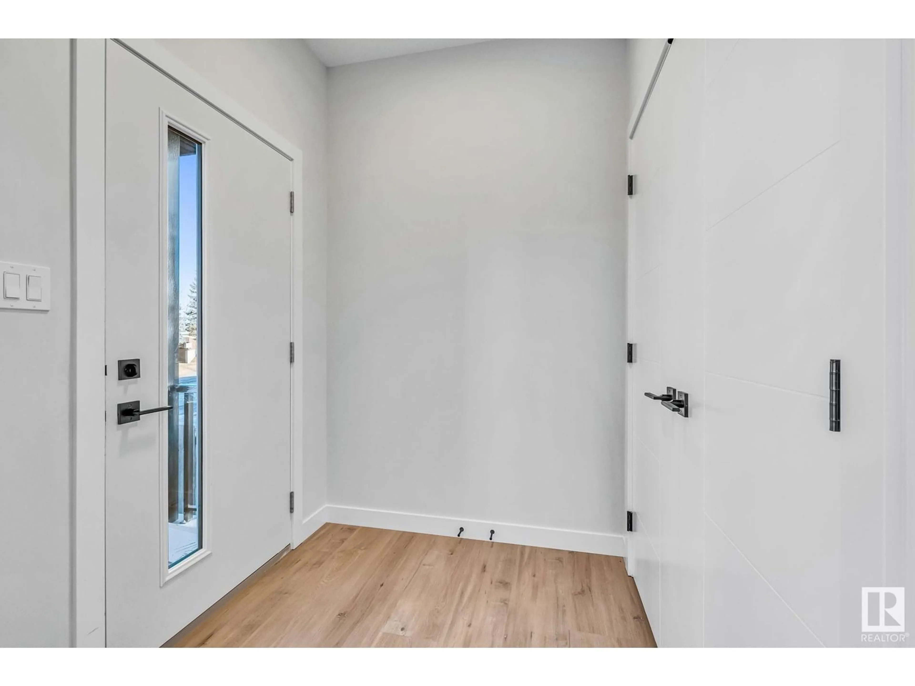 Indoor entryway for NW - 12715 114 ST, Edmonton Alberta T5E5C6