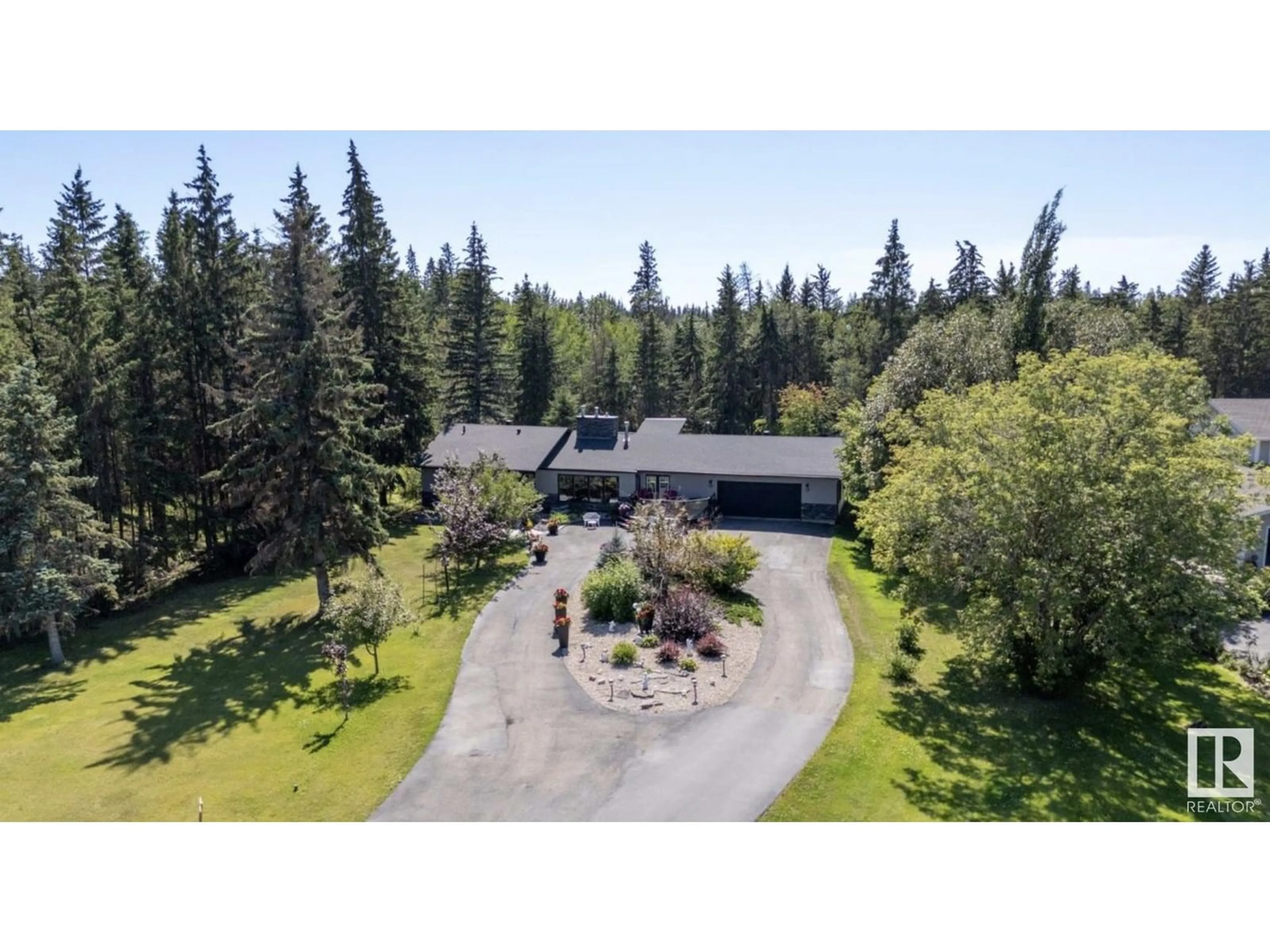 A pic from outside/outdoor area/front of a property/back of a property/a pic from drone, unknown for 32 SILVERCHIEF CR, Rural Sturgeon County Alberta T8N1M8