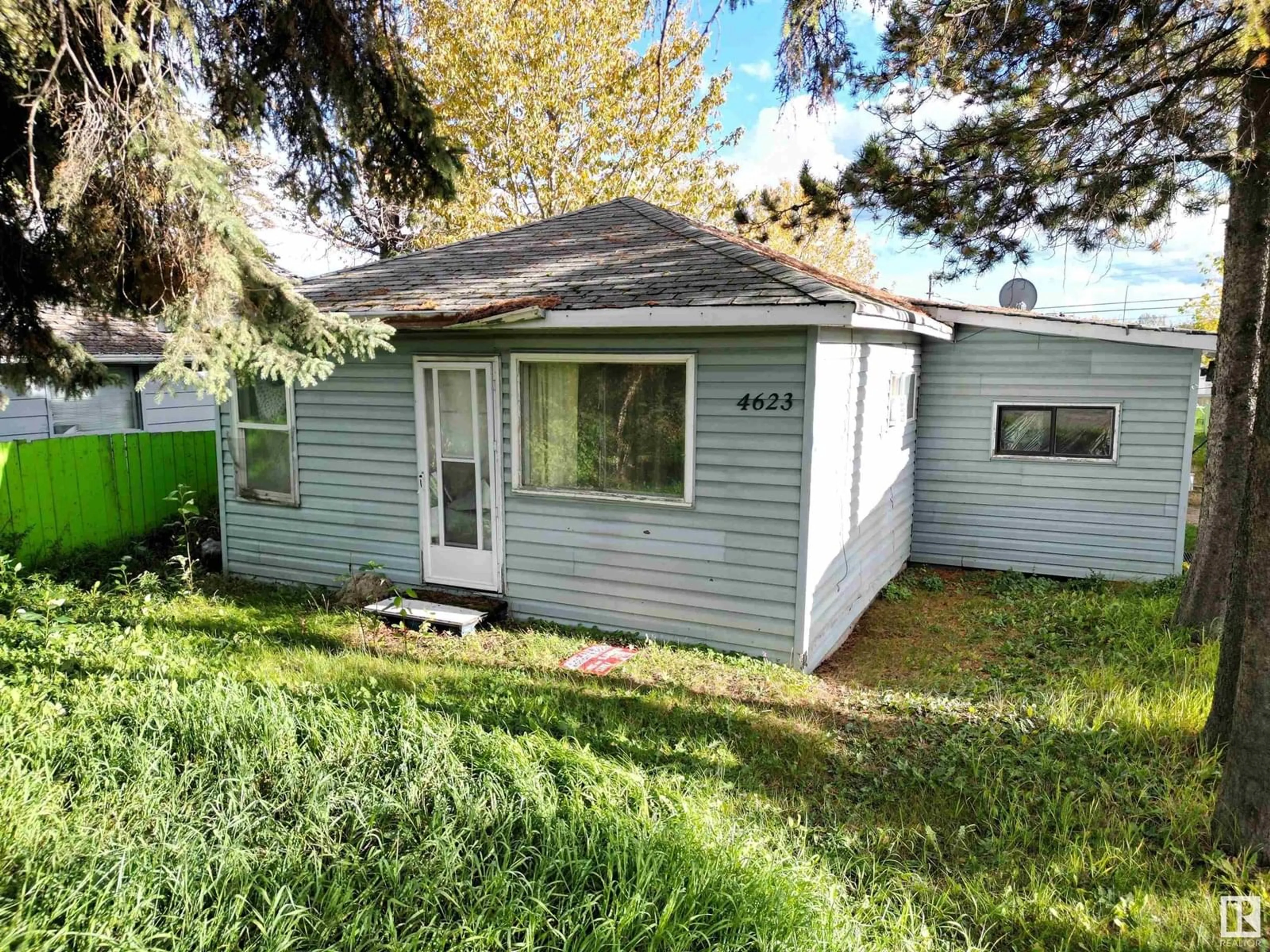 Shed for 4623 4 AVENUE, Edson Alberta T7E1C2
