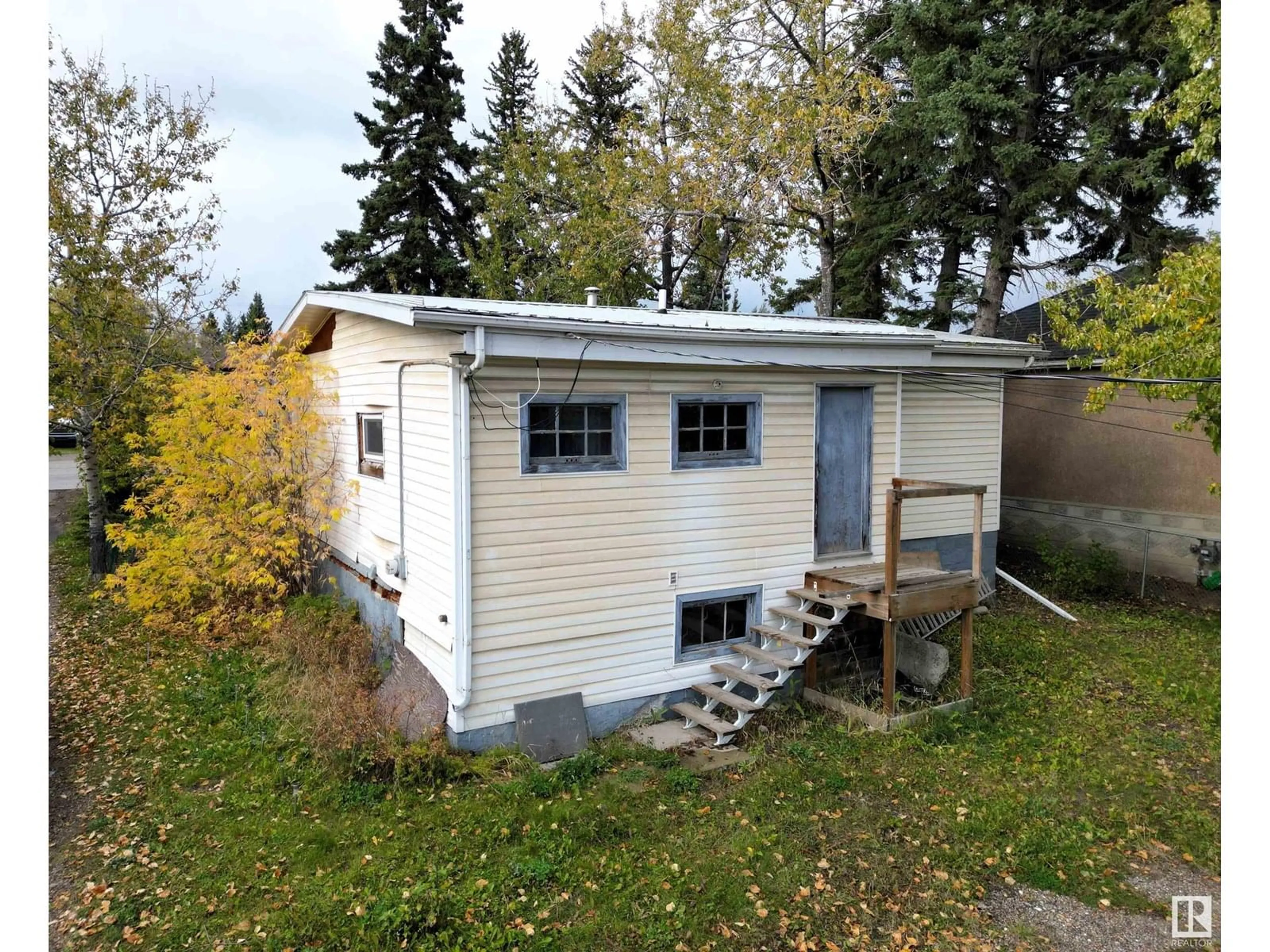 Shed for 4615 4 AVENUE, Edson Alberta T7E1C2