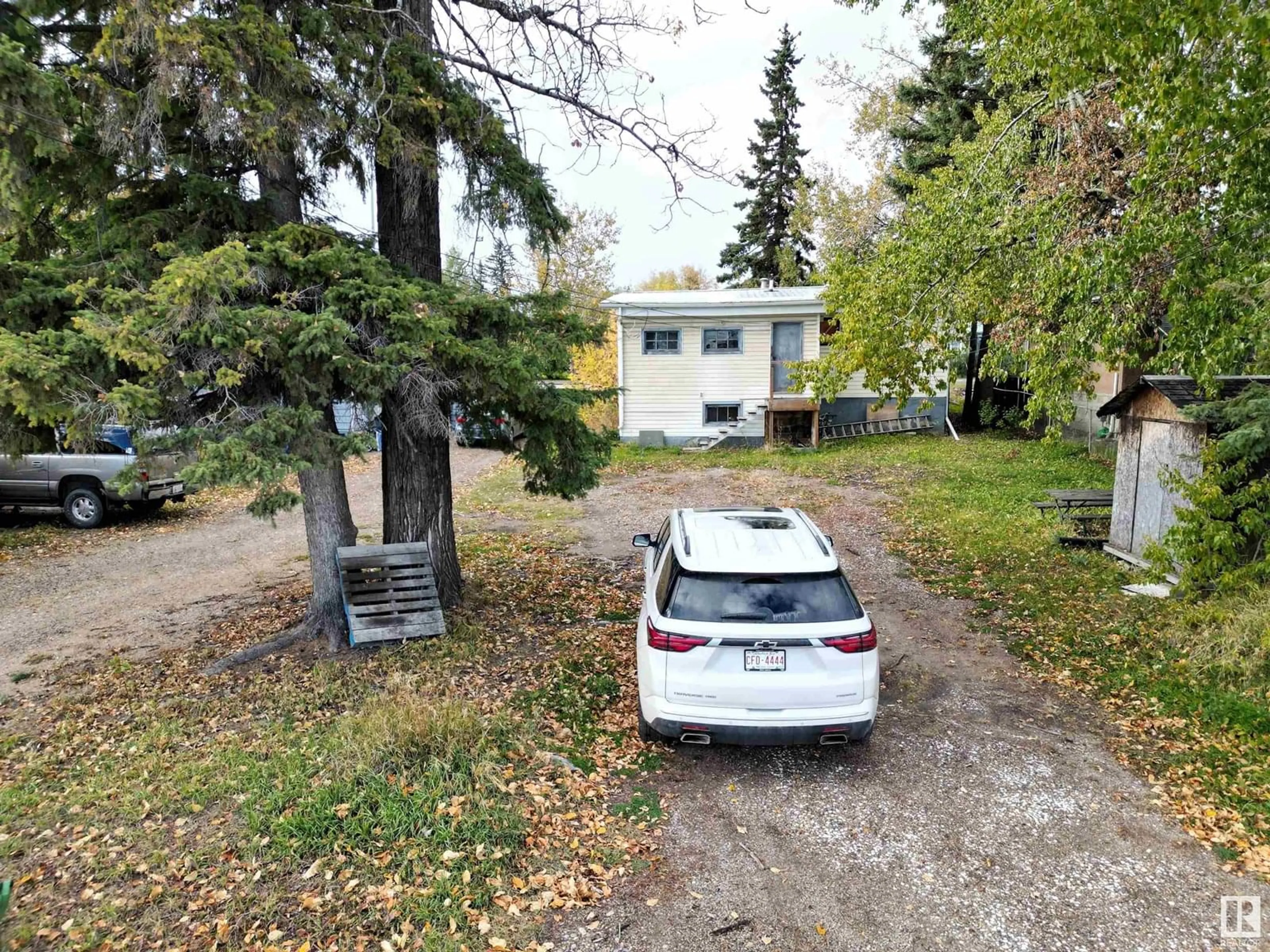 A pic from outside/outdoor area/front of a property/back of a property/a pic from drone, street for 4615 4 AVENUE, Edson Alberta T7E1C2