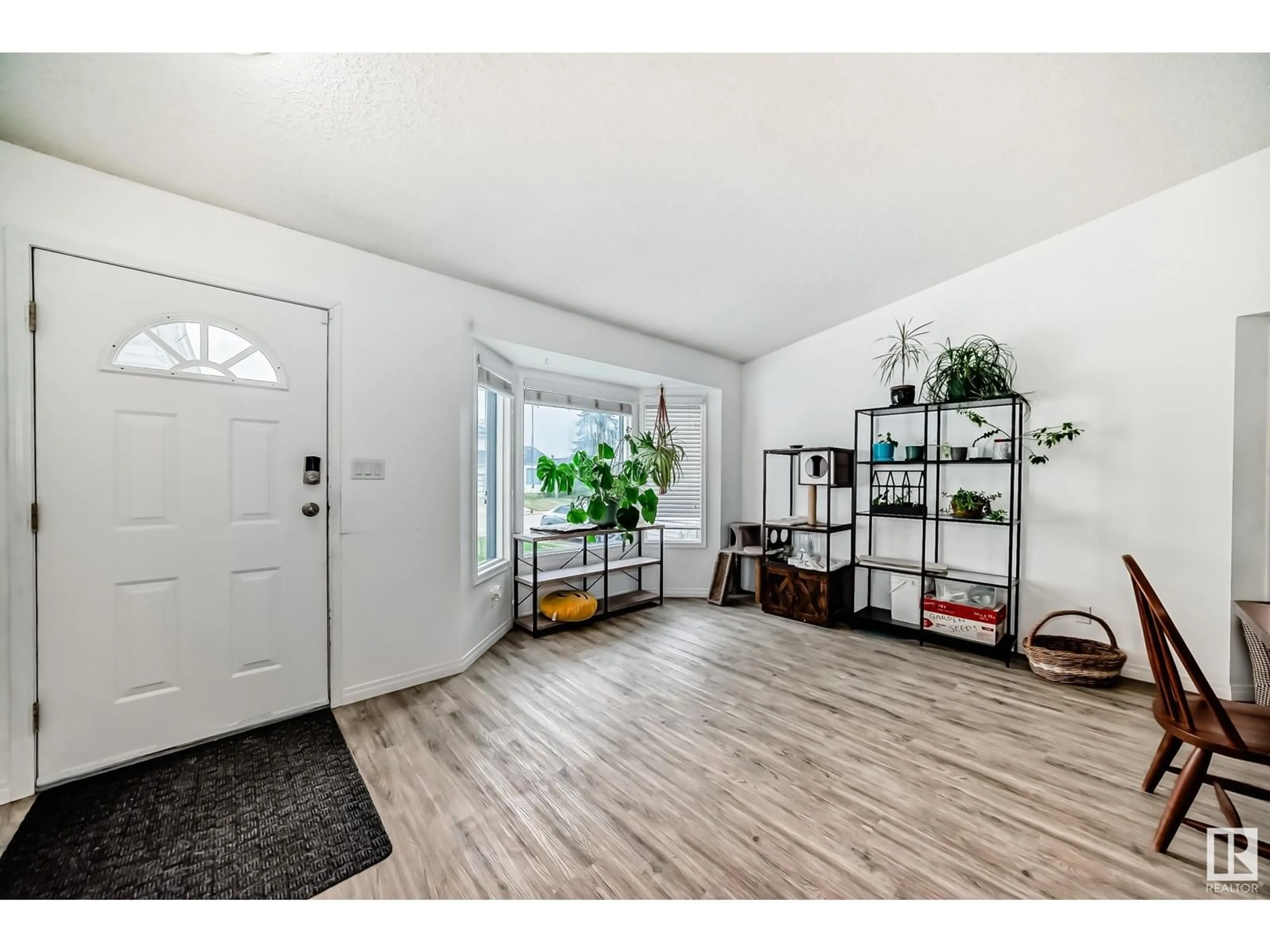 Indoor entryway for 4421 29 AV, Edmonton Alberta T6L4W6