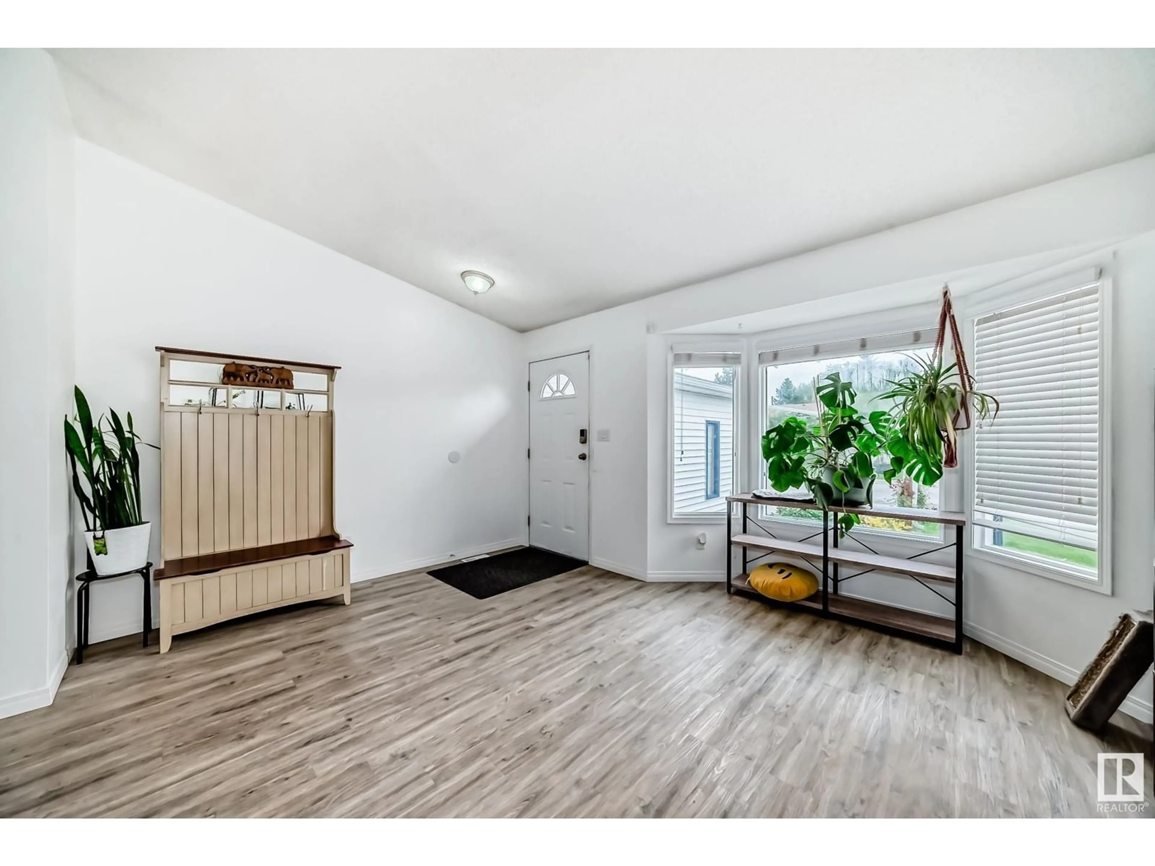 Indoor entryway for 4421 29 AV, Edmonton Alberta T6L4W6