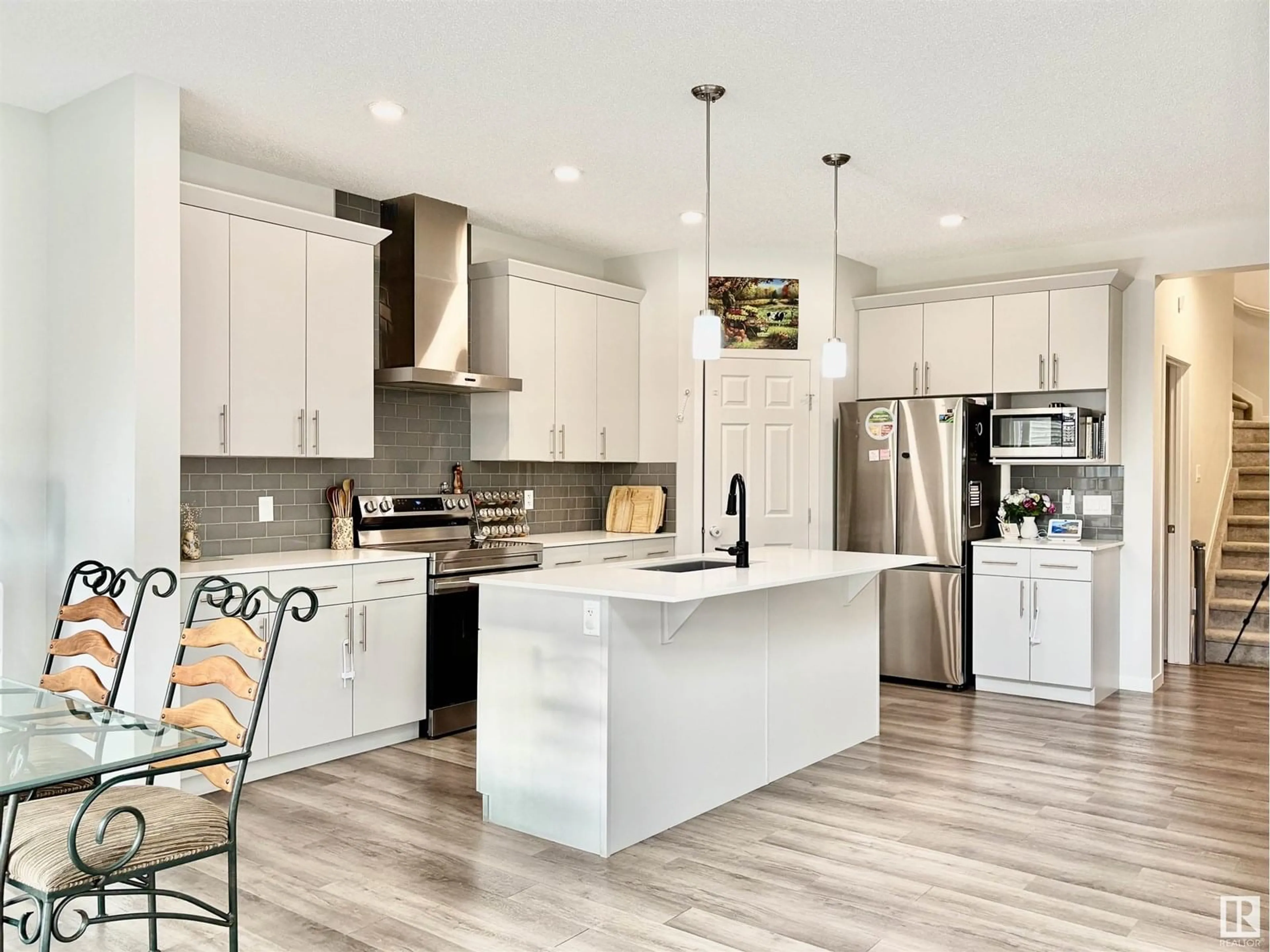 Contemporary kitchen, unknown for 2712 194 ST, Edmonton Alberta T6M1K9