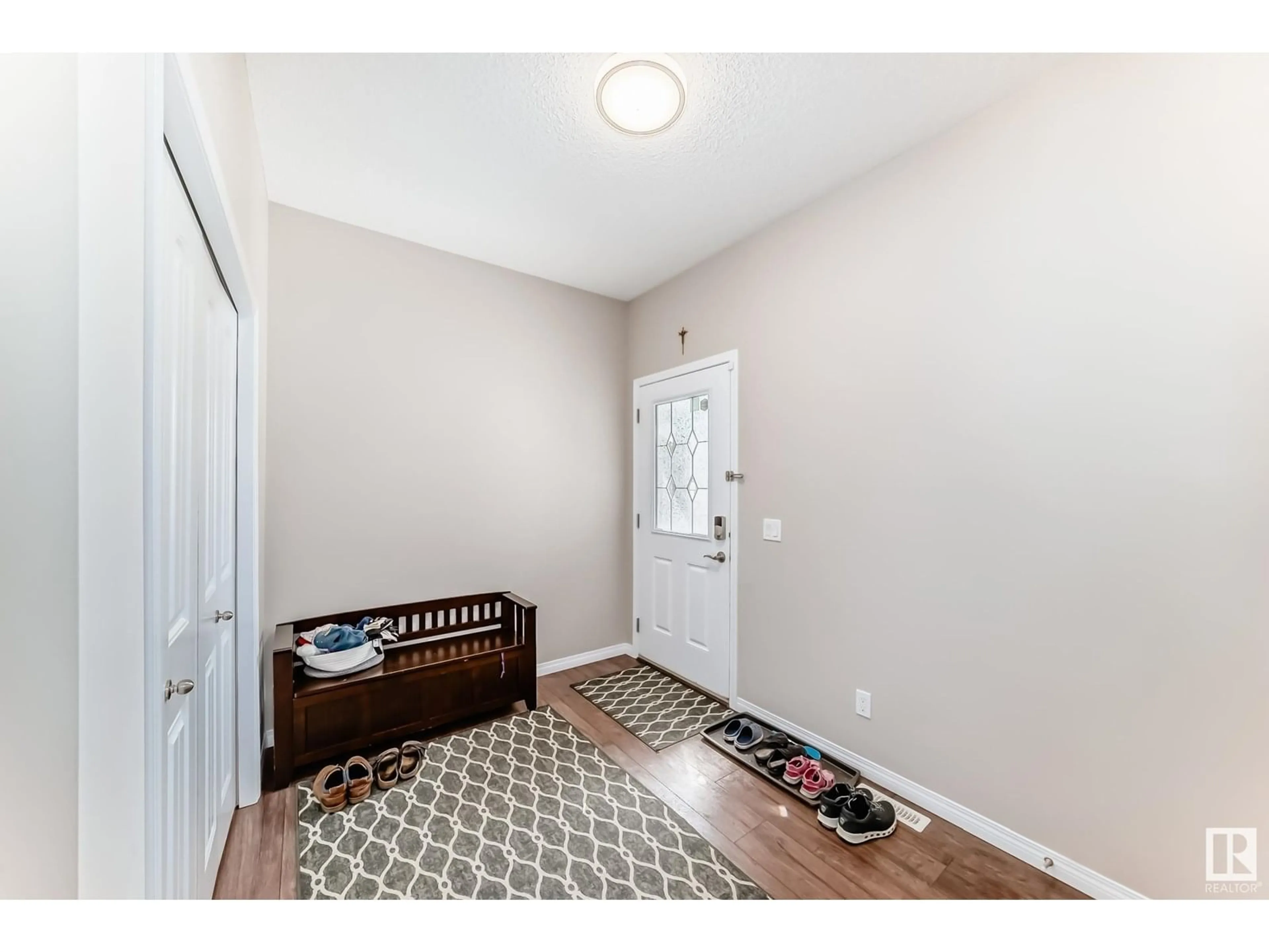 Indoor entryway for 5870 ANTHONY CR, Edmonton Alberta T6W3H4