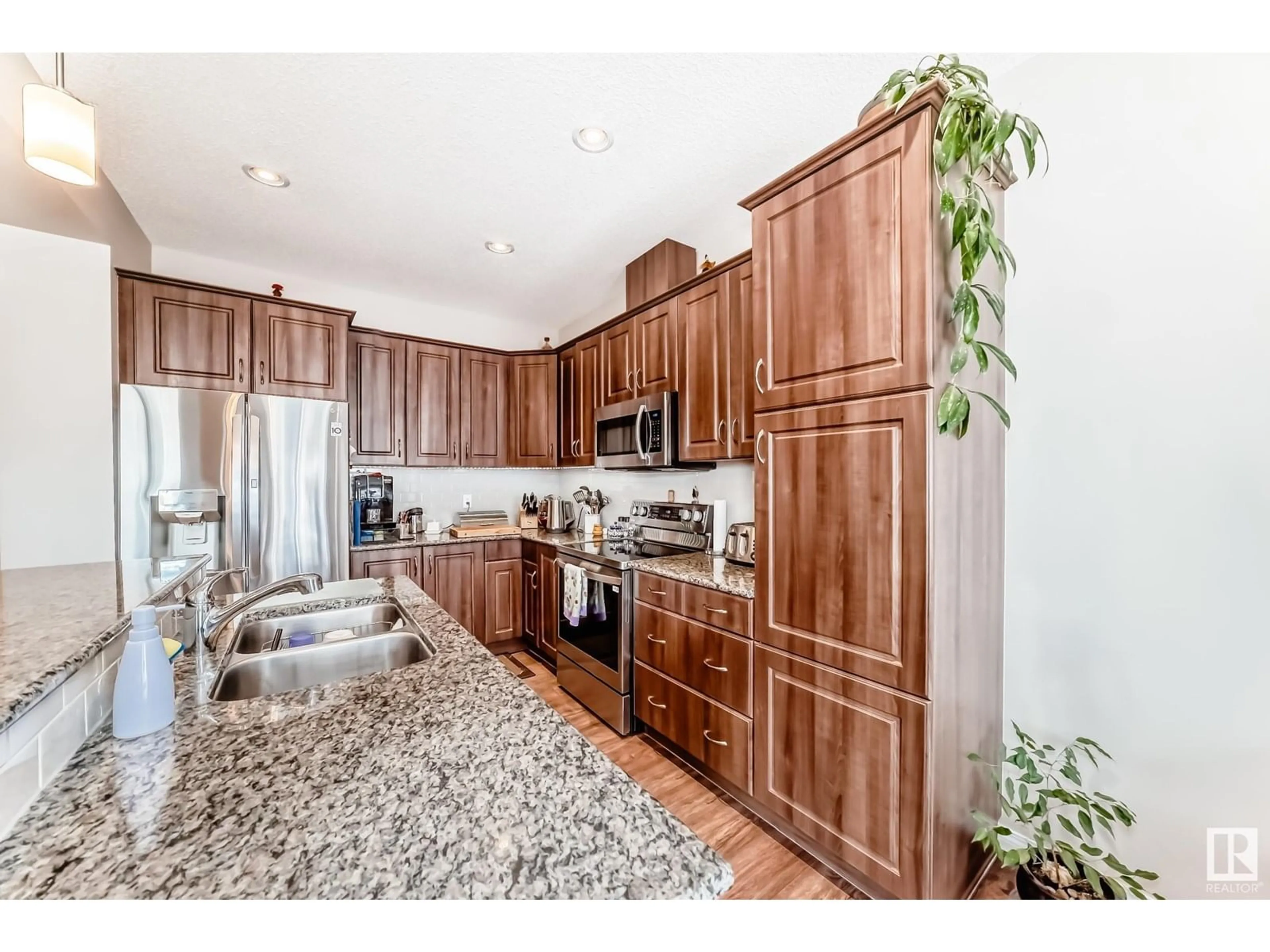 Open concept kitchen, unknown for 5870 ANTHONY CR, Edmonton Alberta T6W3H4