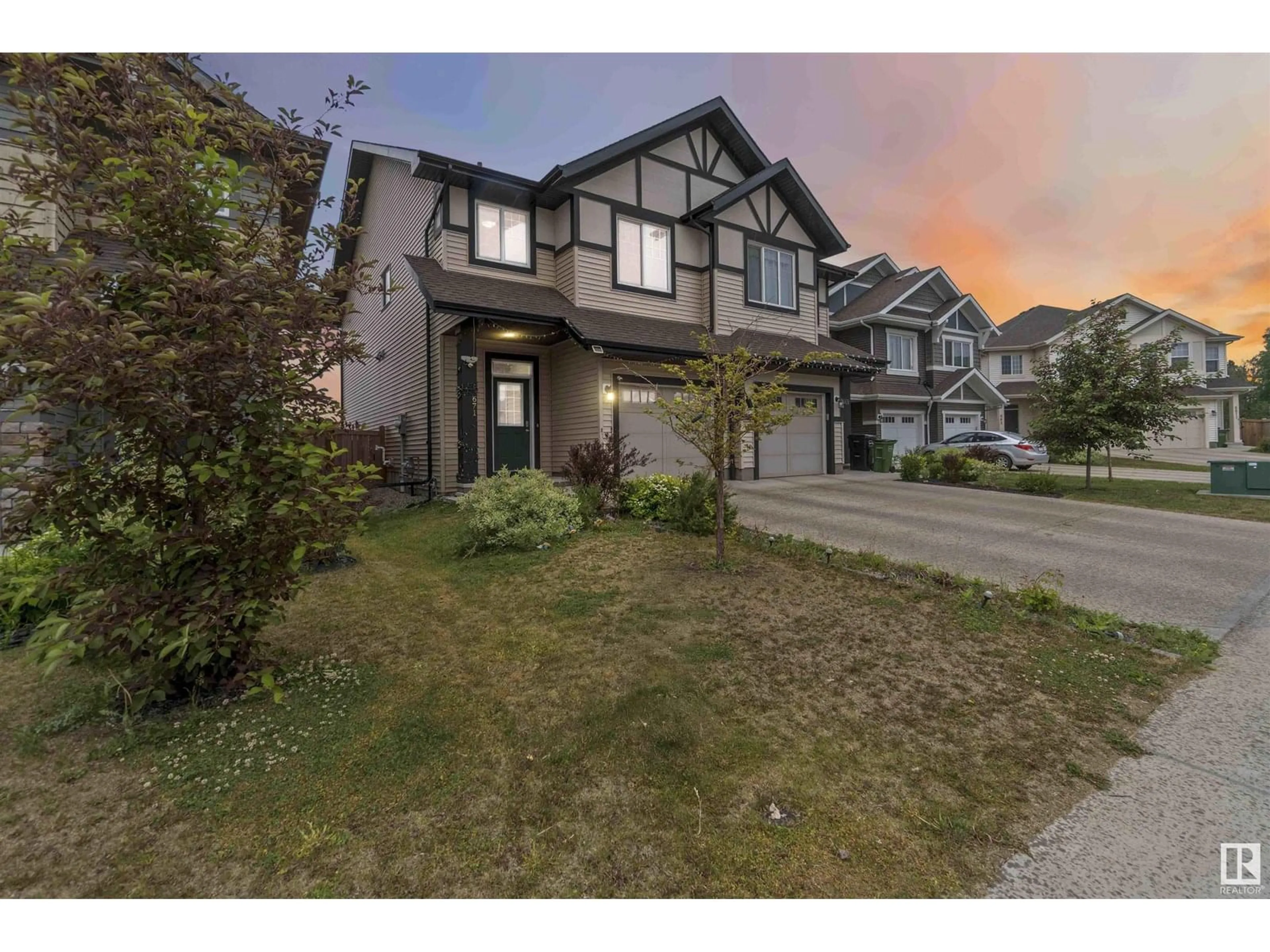 A pic from outside/outdoor area/front of a property/back of a property/a pic from drone, street for 671 EAGLESON CRESCENT, Edmonton Alberta T6M0V7