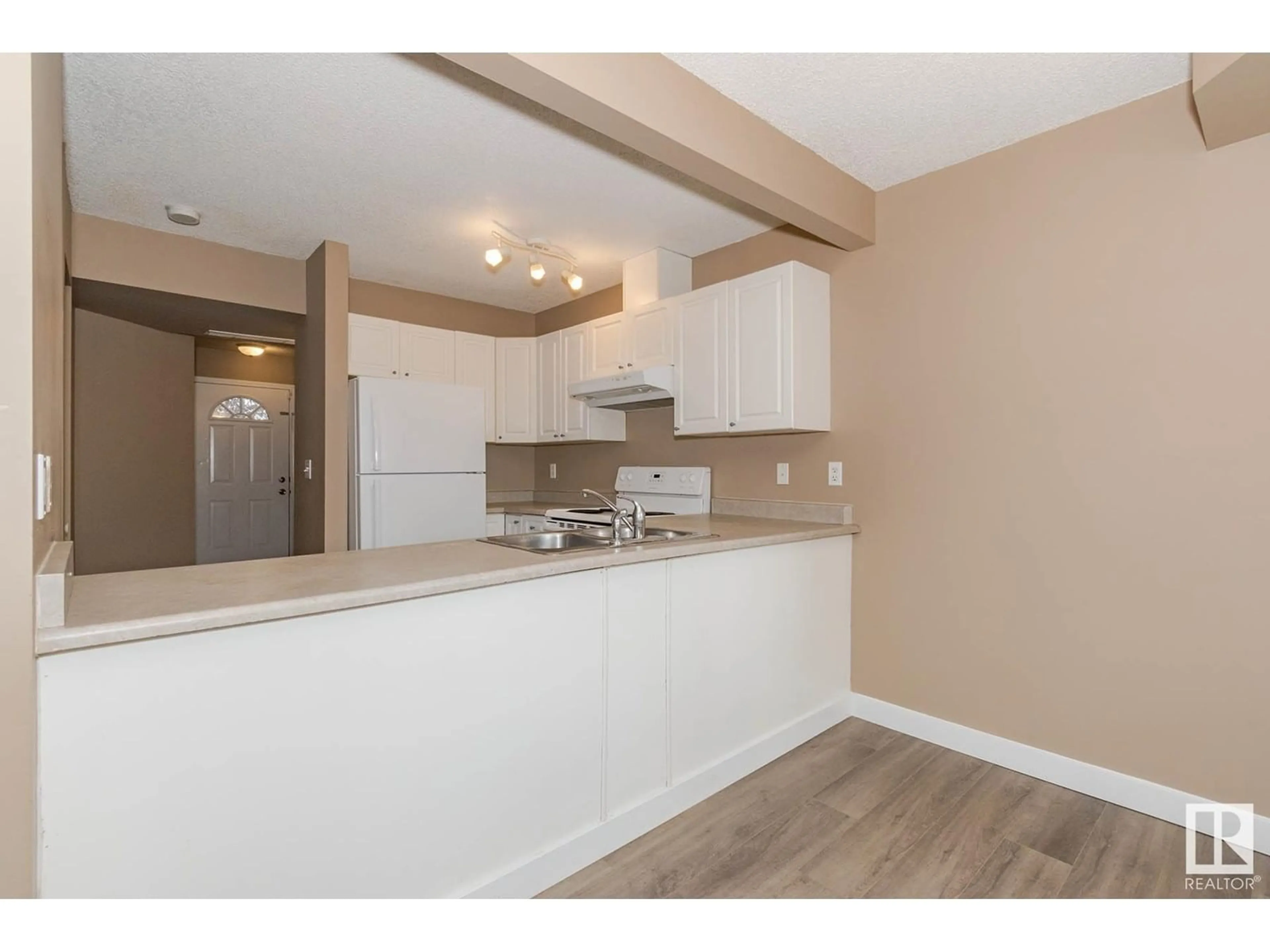 Standard kitchen, wood/laminate floor for 140 166 BRIDGEPORT BV, Leduc Alberta T9E0J8