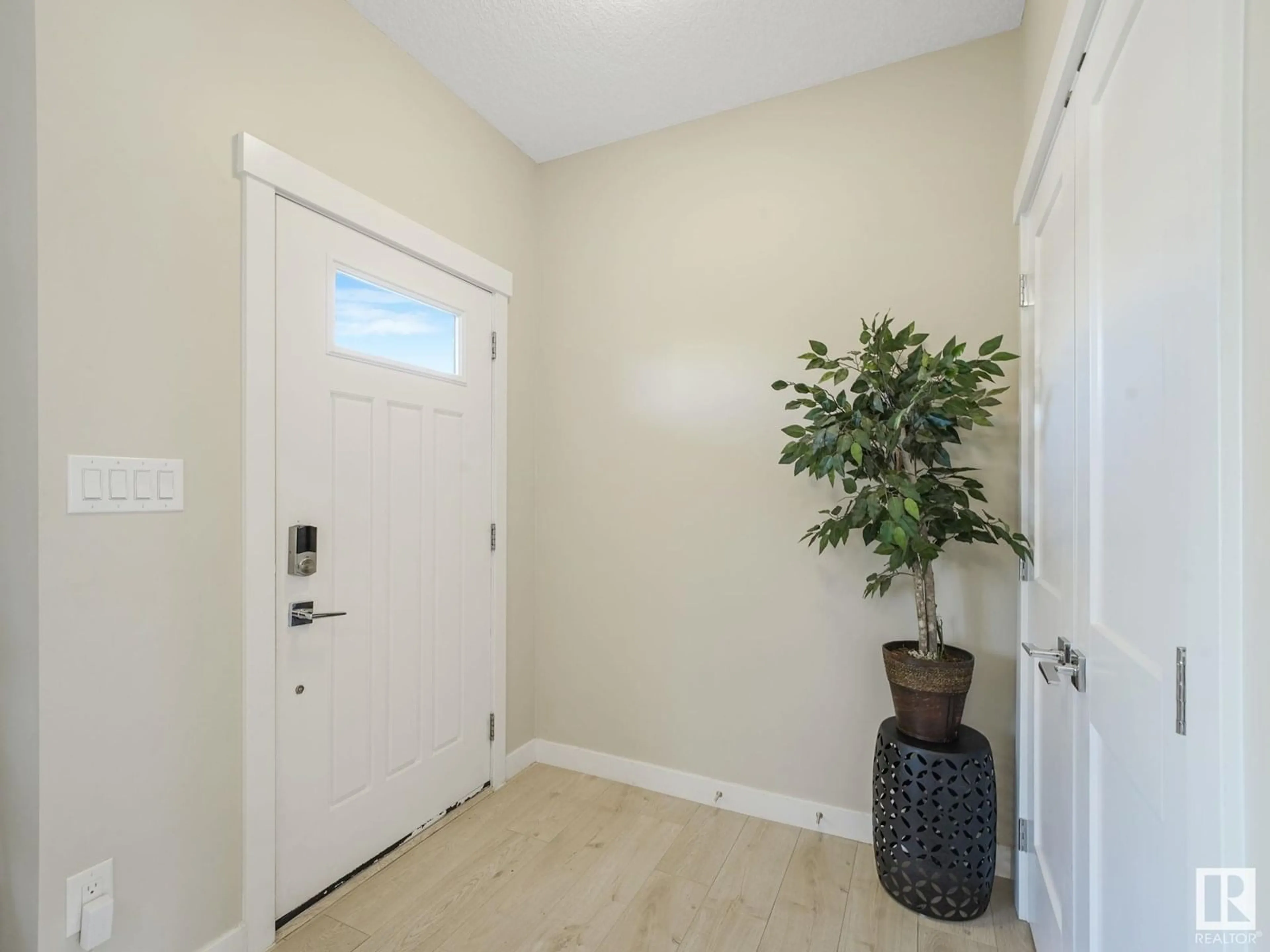 Indoor entryway for 8179 224 ST, Edmonton Alberta T5T7A1