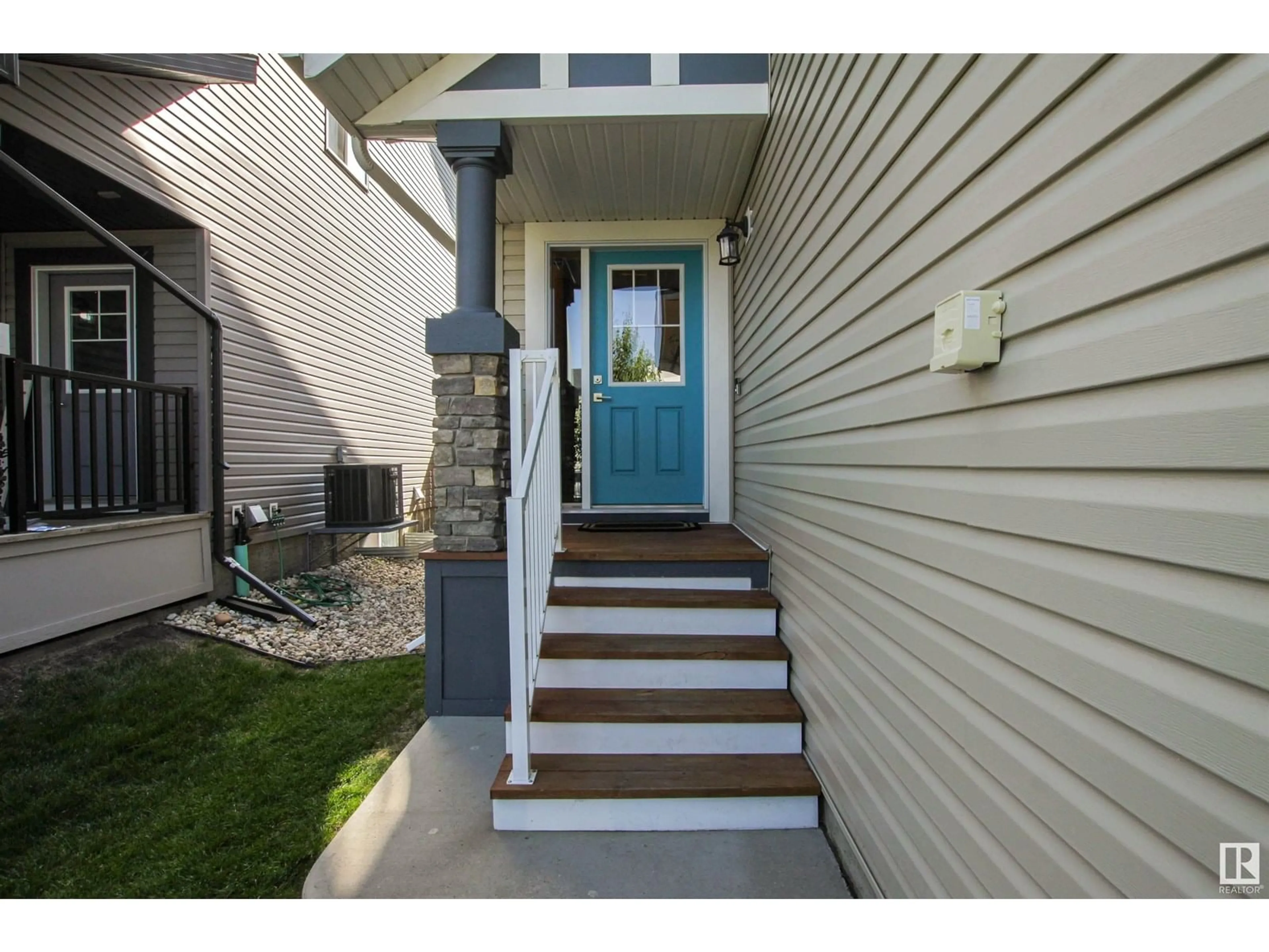 Indoor entryway for 1132 ALLENDALE CR, Sherwood Park Alberta T8H0X6