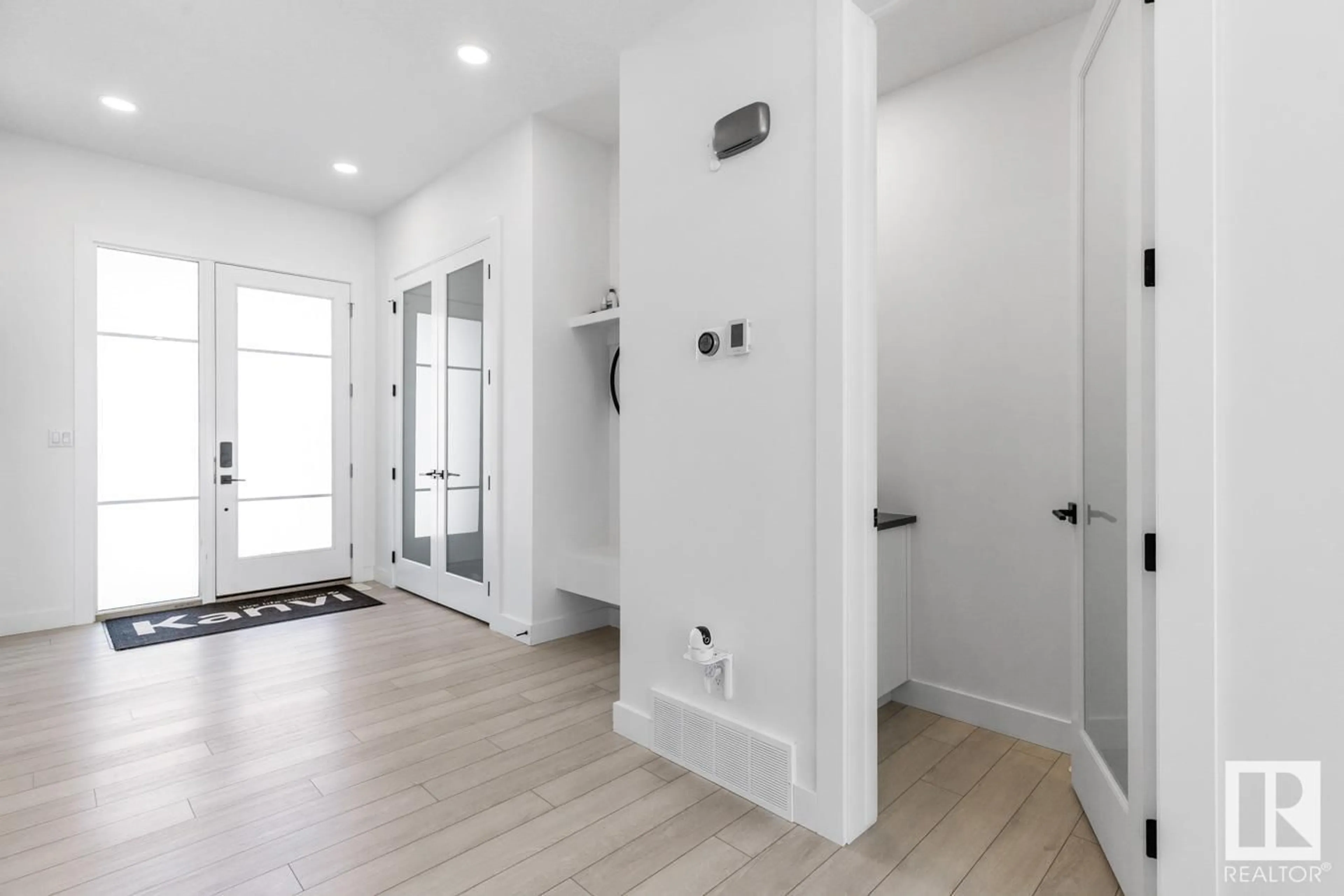 Indoor entryway for SW - 6219 KING VISTA VS, Edmonton Alberta T6W3Z8