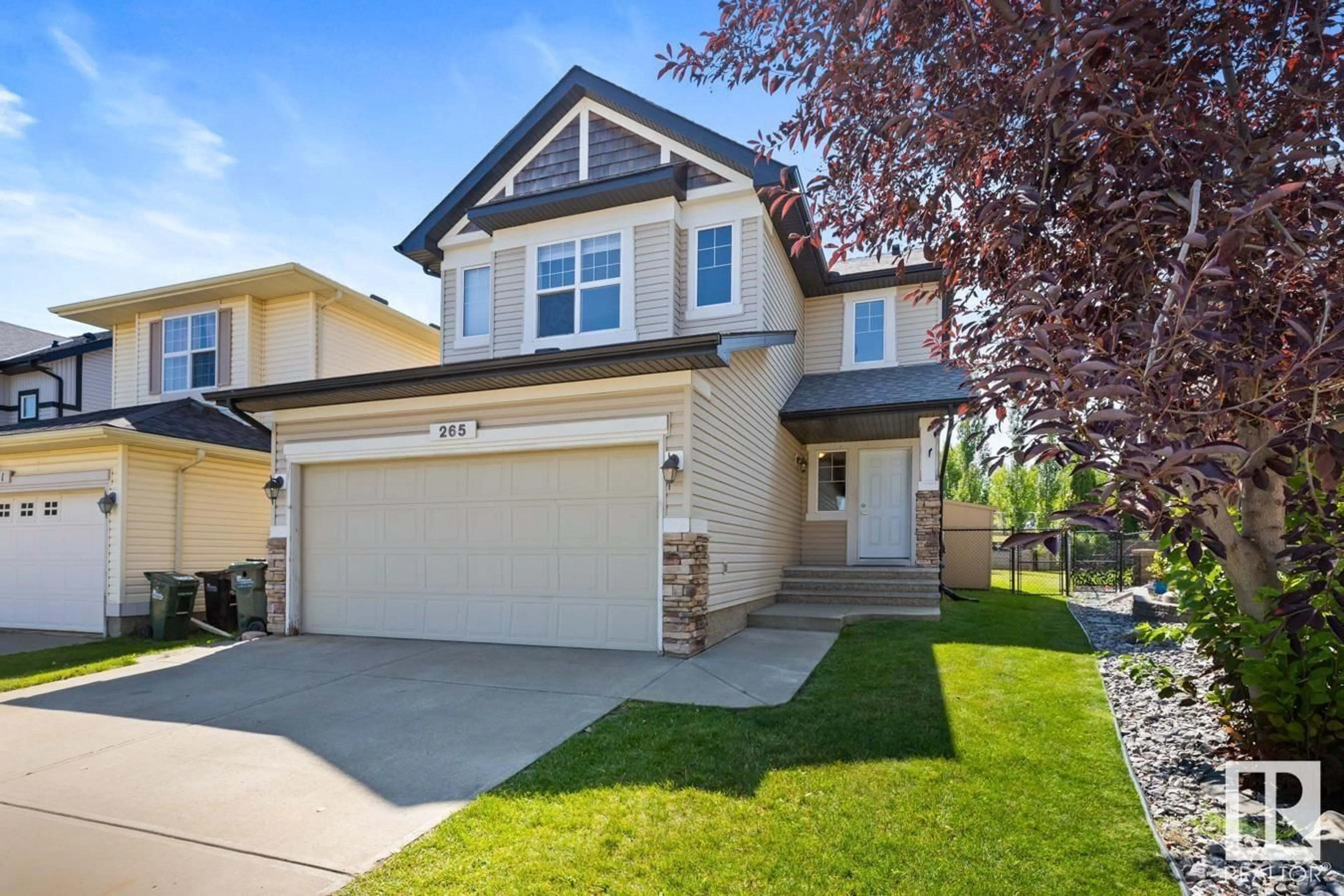 Home with vinyl exterior material, street for 265 CORNWALL RD, Sherwood Park Alberta T8H2S9