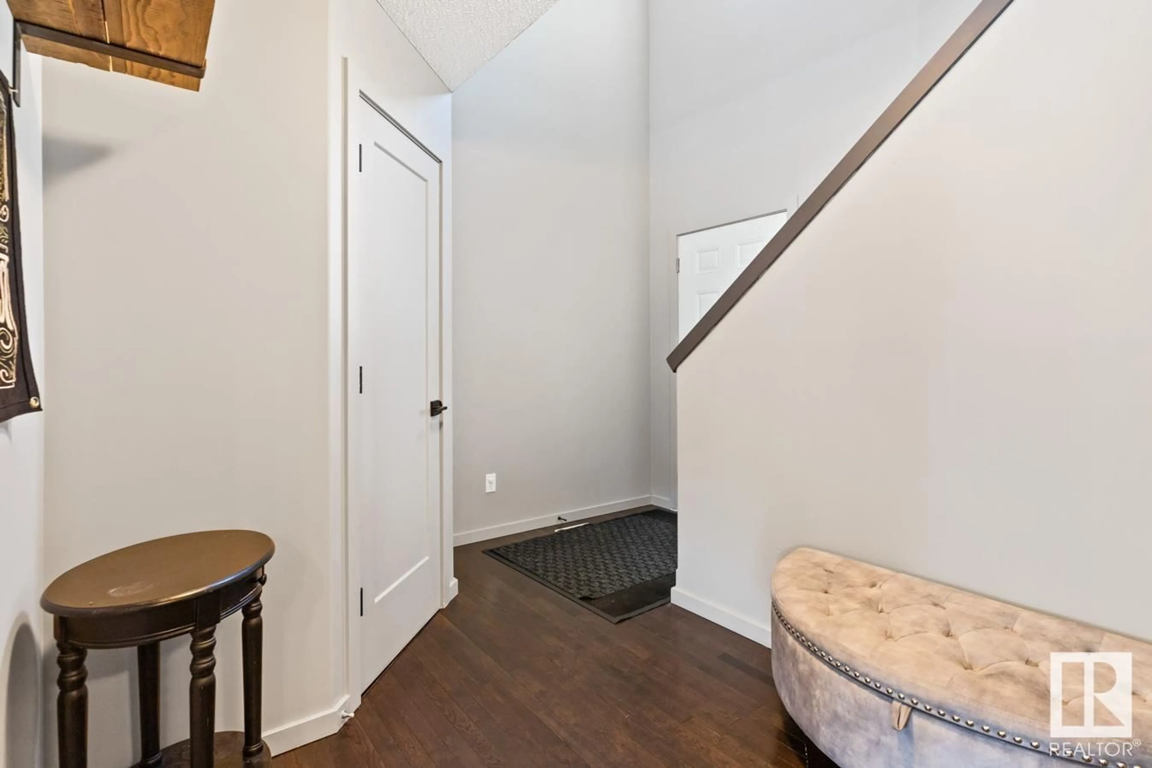 Indoor entryway for 265 CORNWALL RD, Sherwood Park Alberta T8H2S9