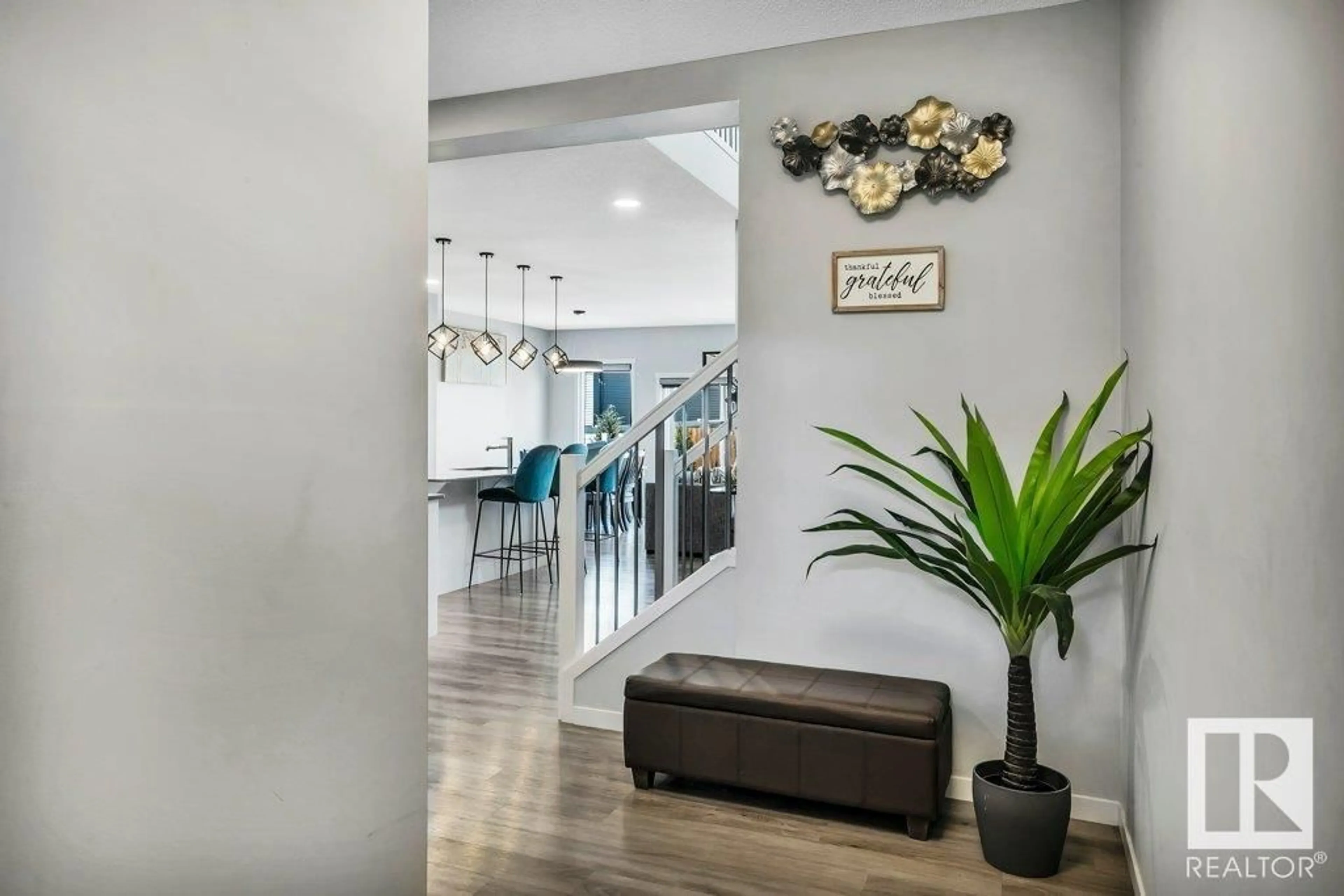 Indoor entryway for 17512 47 ST, Edmonton Alberta T5Y3Z8