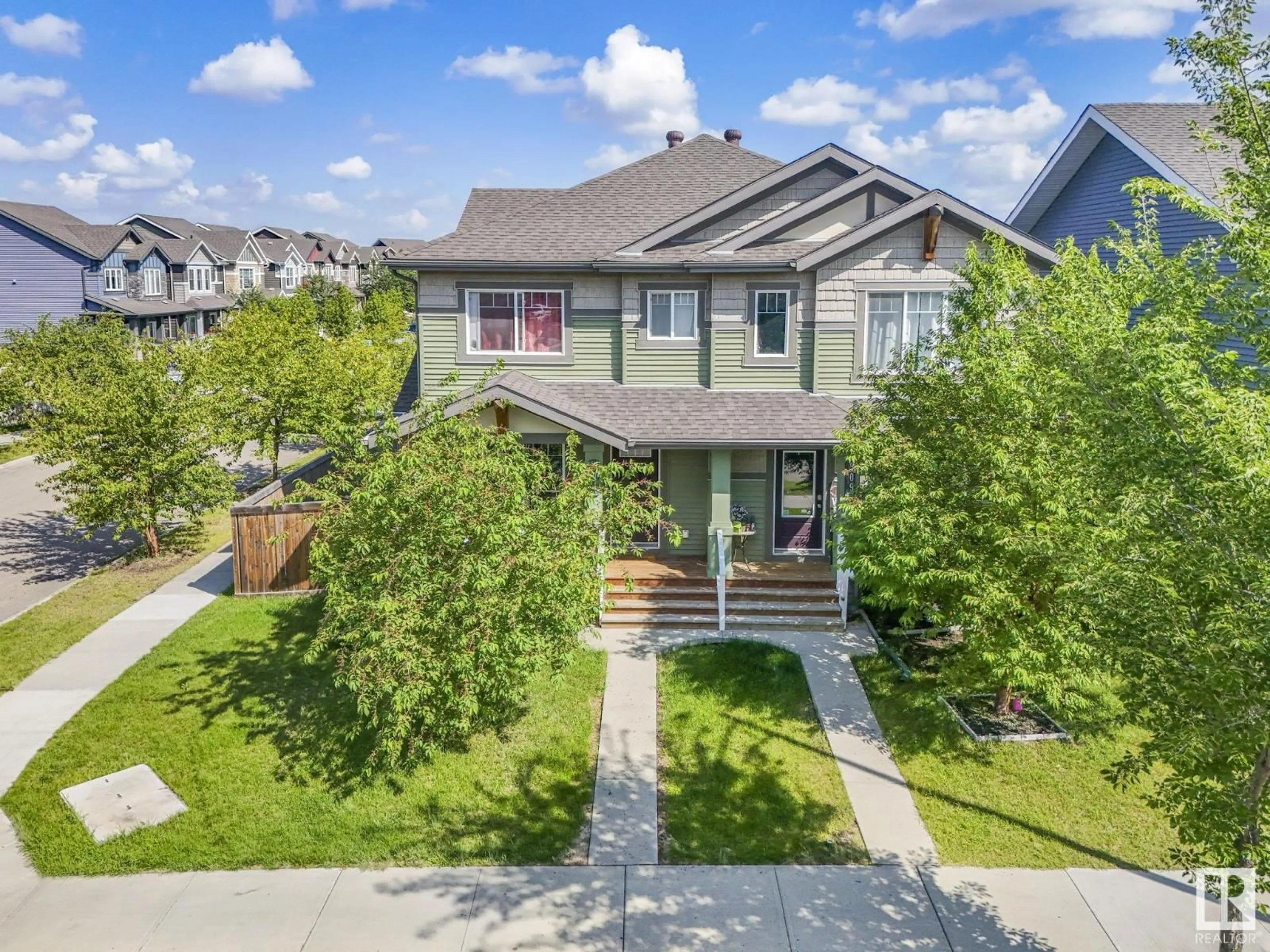A pic from outside/outdoor area/front of a property/back of a property/a pic from drone, street for 511 ORCHARDS BV, Edmonton Alberta T6X2B7