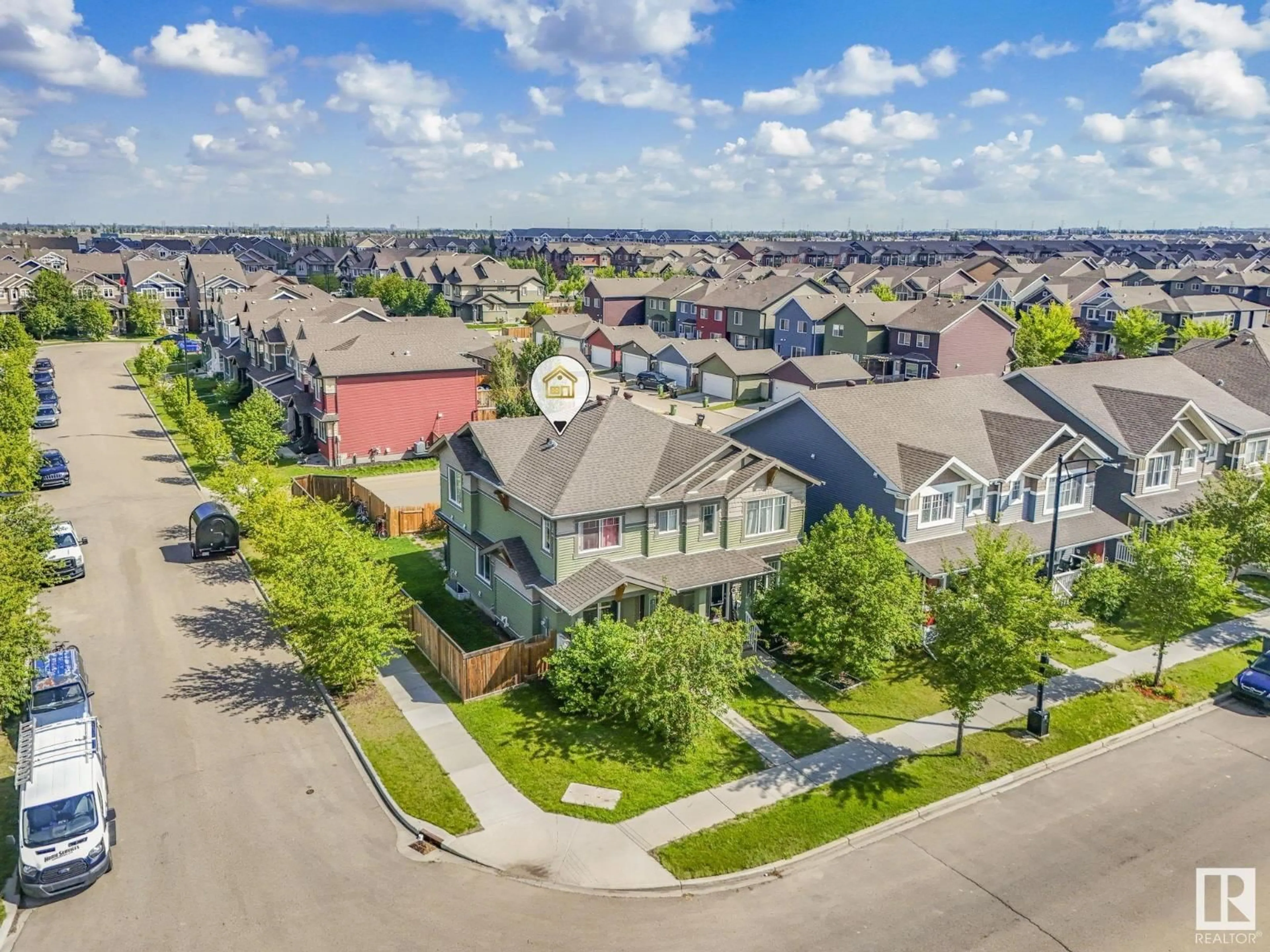 A pic from outside/outdoor area/front of a property/back of a property/a pic from drone, street for 511 ORCHARDS BV, Edmonton Alberta T6X2B7
