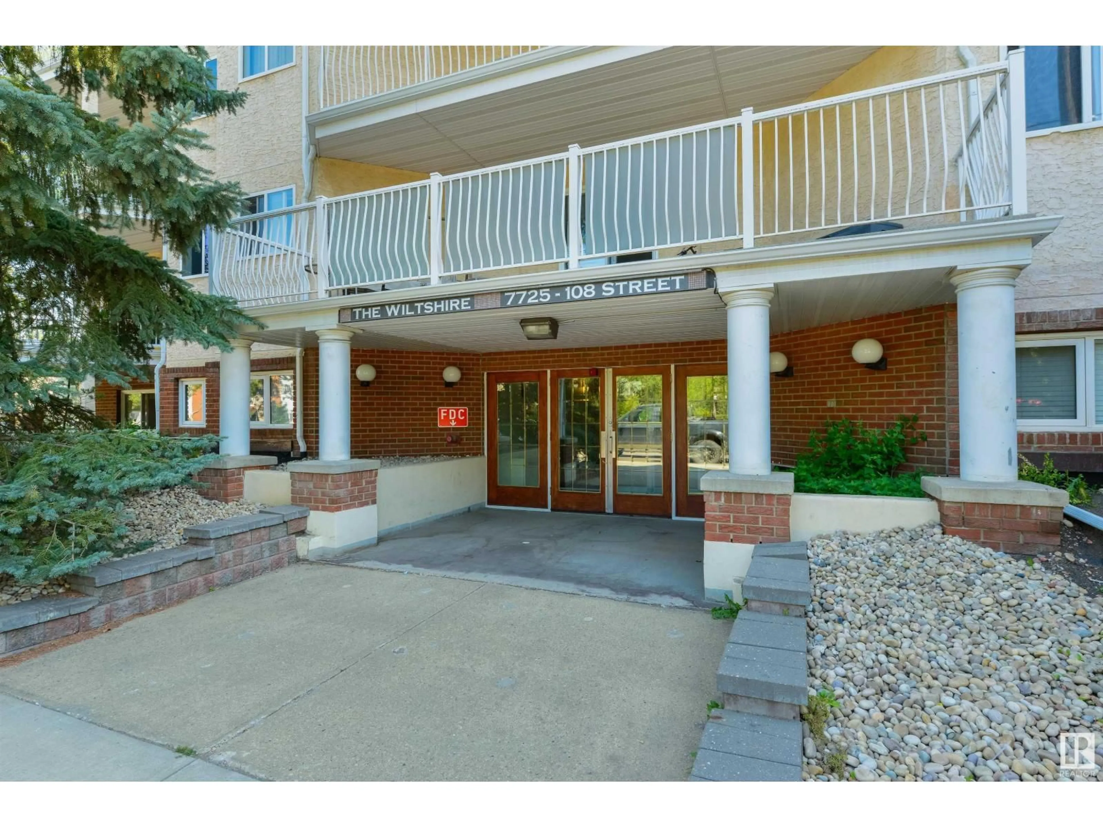 Indoor foyer for #305 - 7725 108 ST, Edmonton Alberta T6E4L9