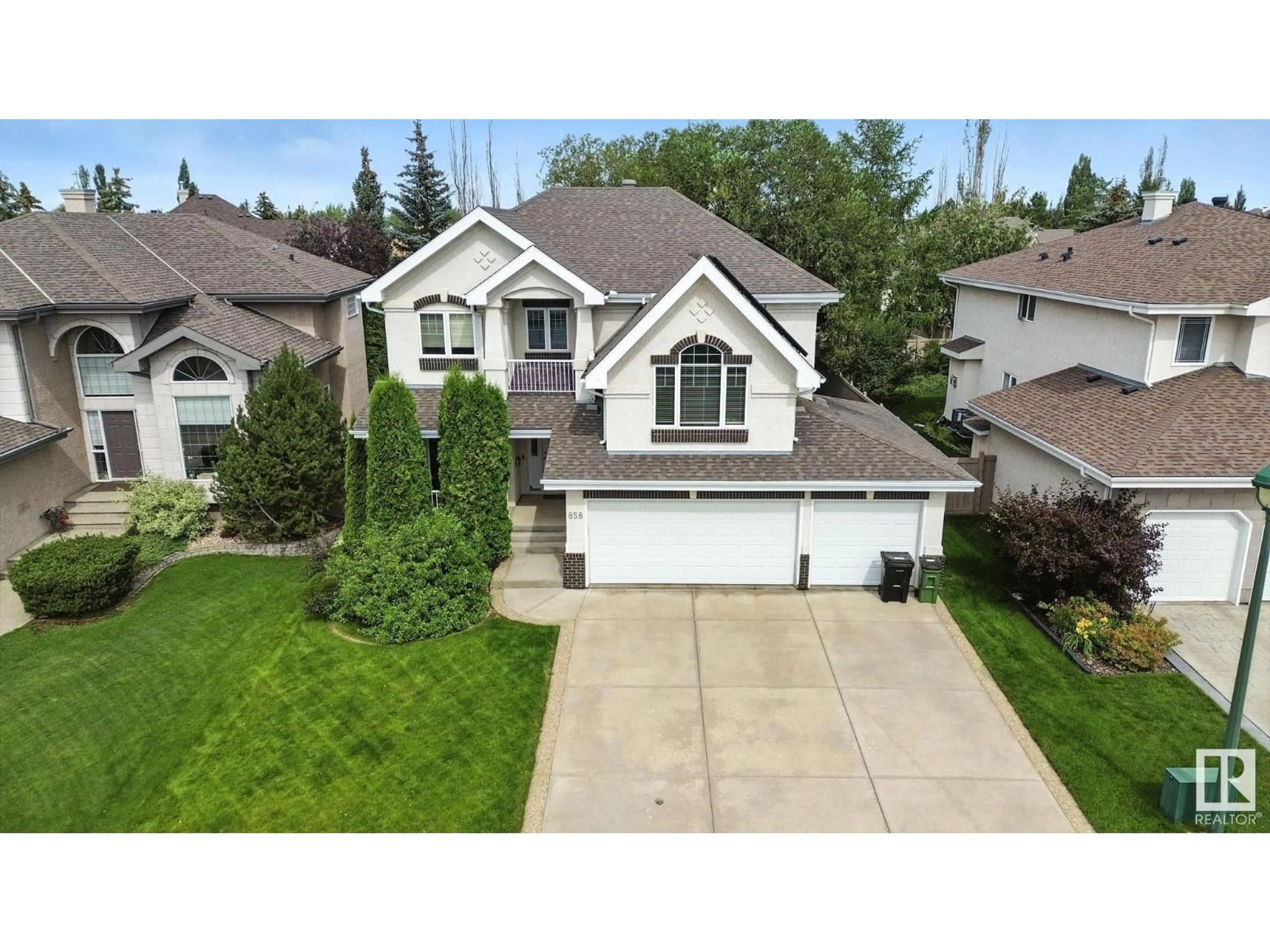 A pic from outside/outdoor area/front of a property/back of a property/a pic from drone, street for 858 TWIN BROOKS CL, Edmonton Alberta T6J7G6