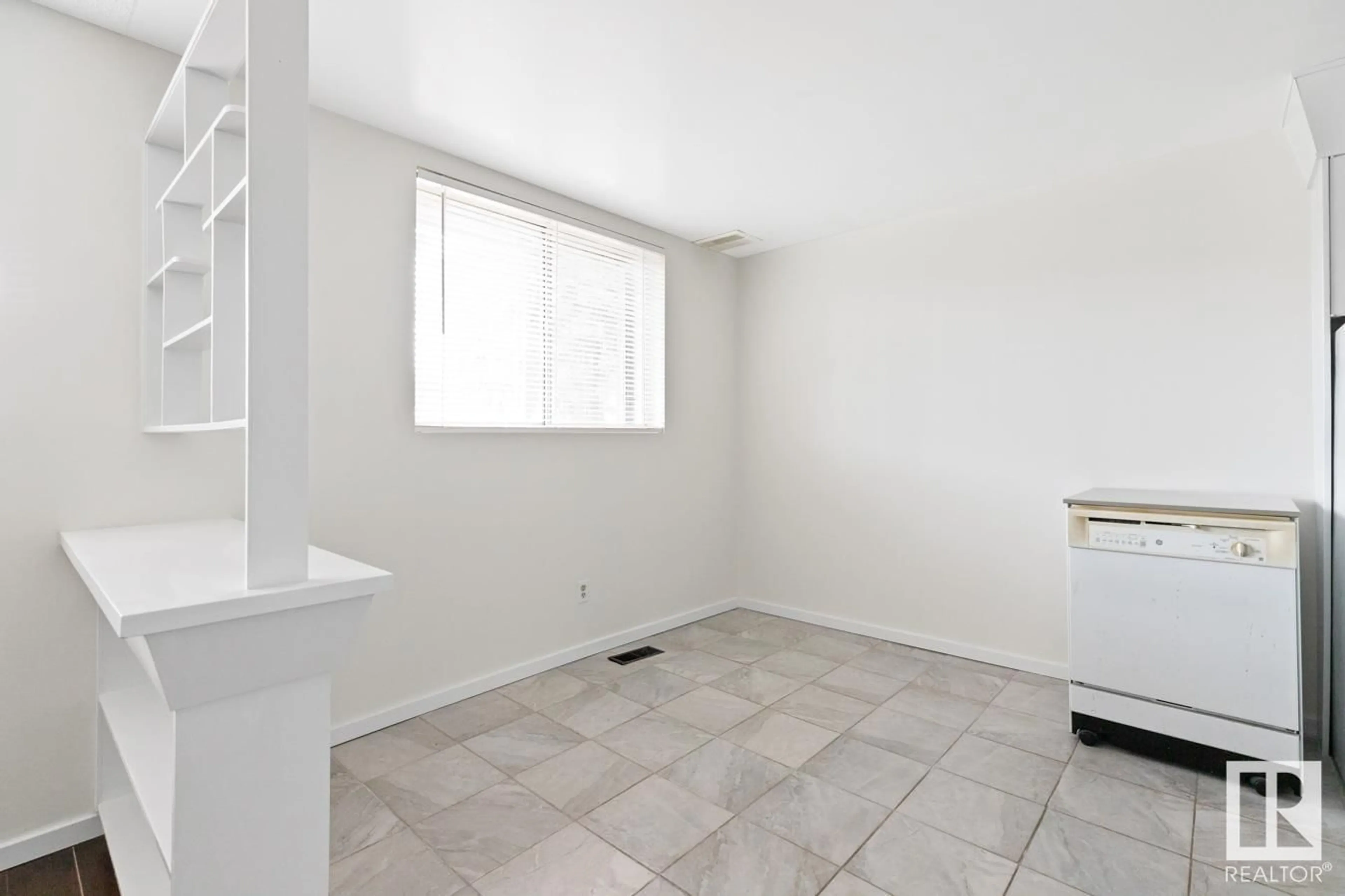 A pic of a room for NW - 10118 82 ST, Edmonton Alberta T6A3M2