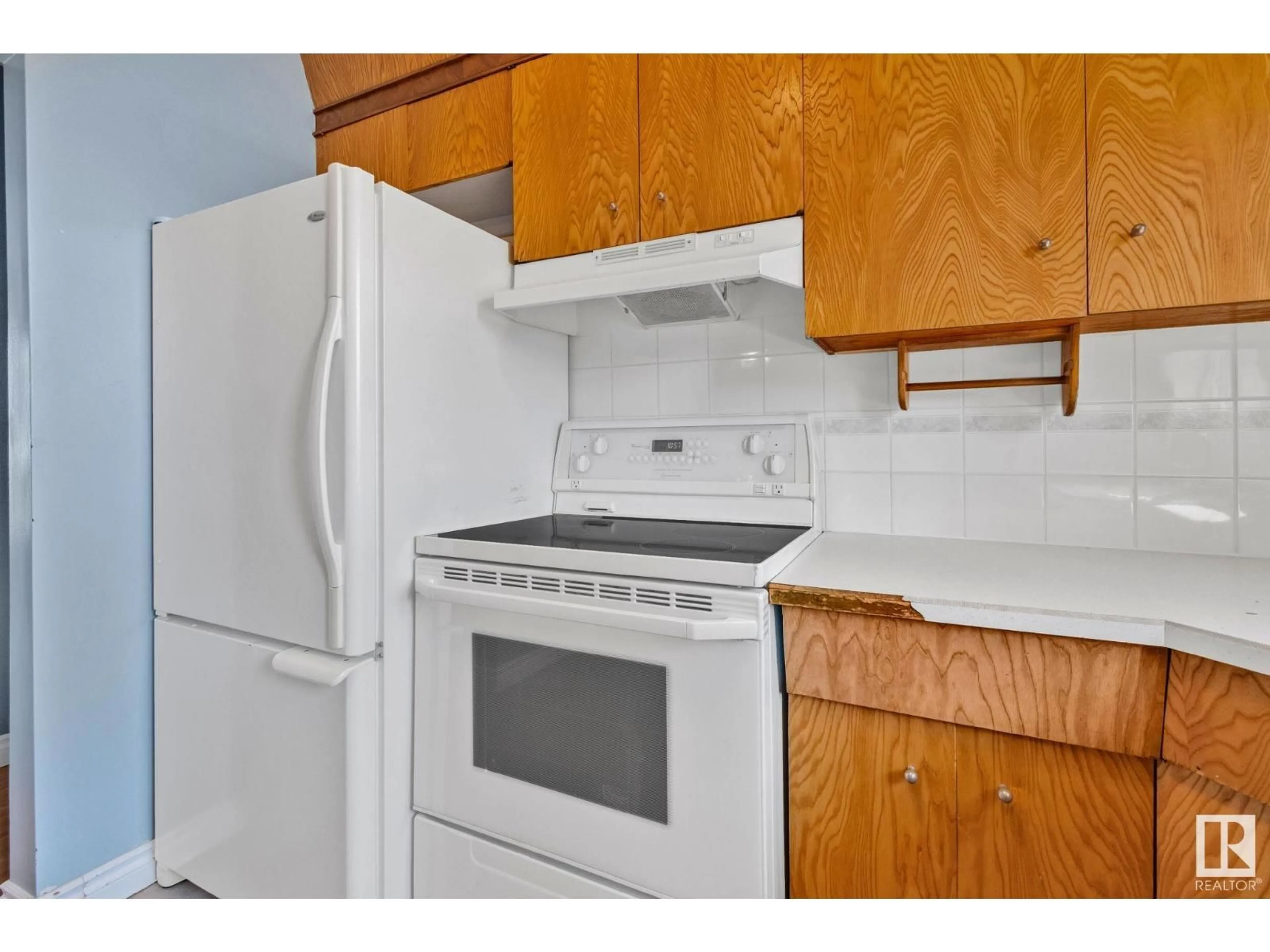 Standard kitchen, unknown for 8941 155 ST, Edmonton Alberta T5R1W3