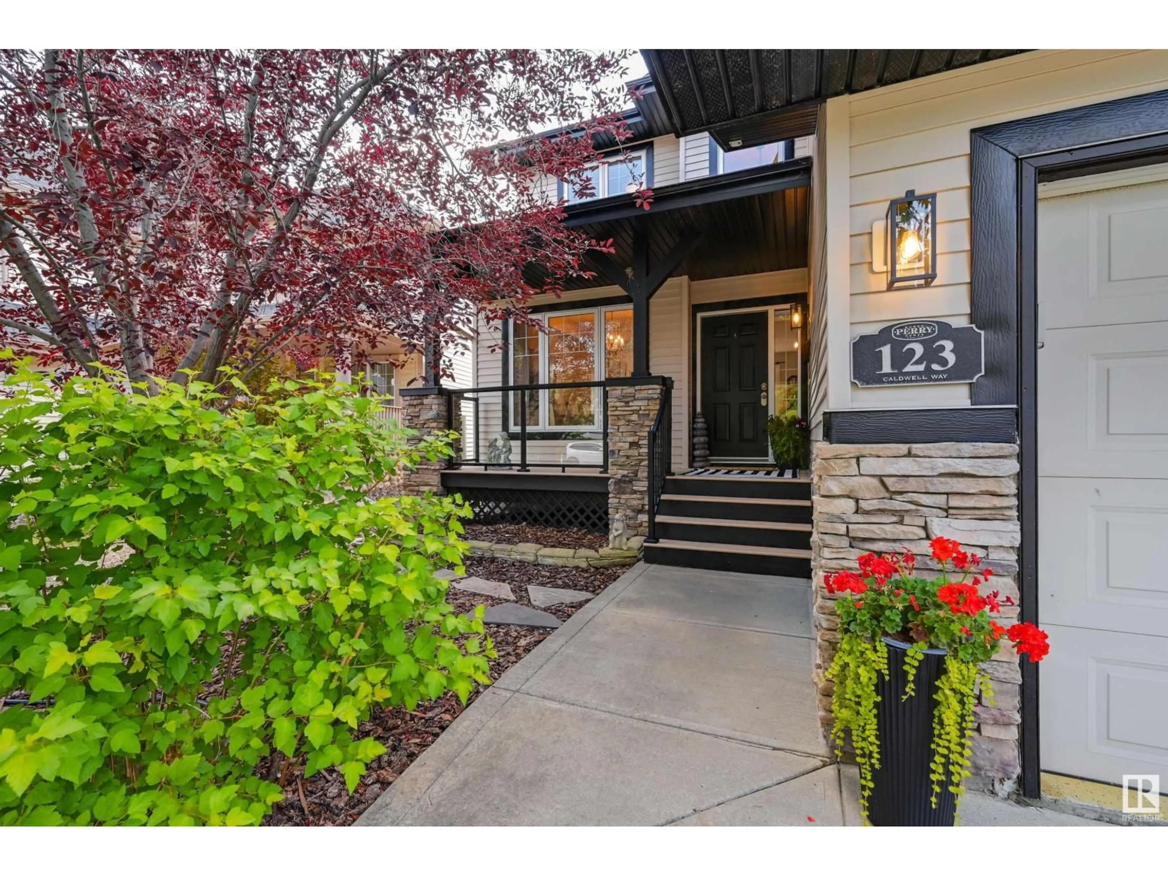 Indoor entryway for 123 CALDWELL WY, Edmonton Alberta T6M2X1