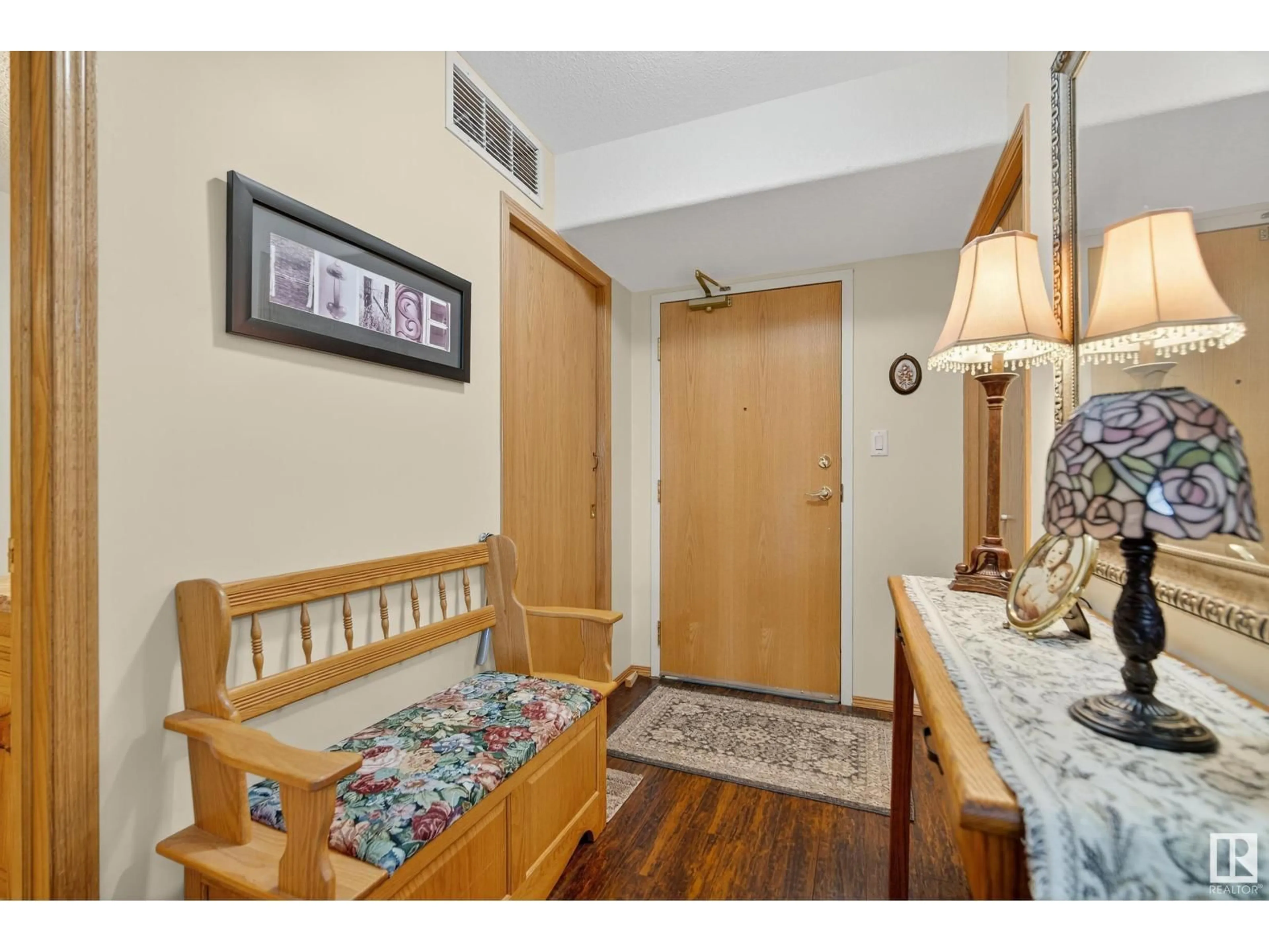 Indoor entryway for 200 - 226 BETHEL DR, Sherwood Park Alberta T8H2C5