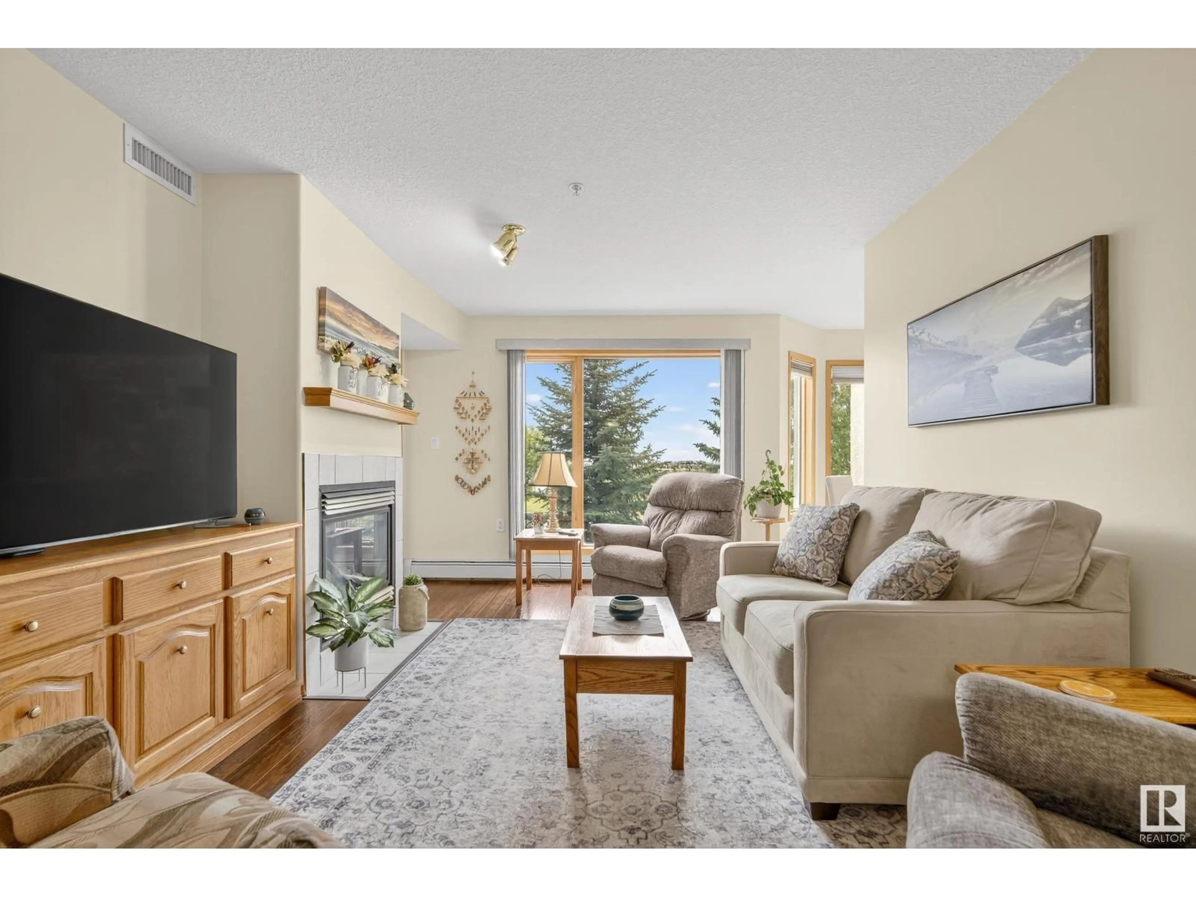 Living room with furniture, unknown for 200 - 226 BETHEL DR, Sherwood Park Alberta T8H2C5