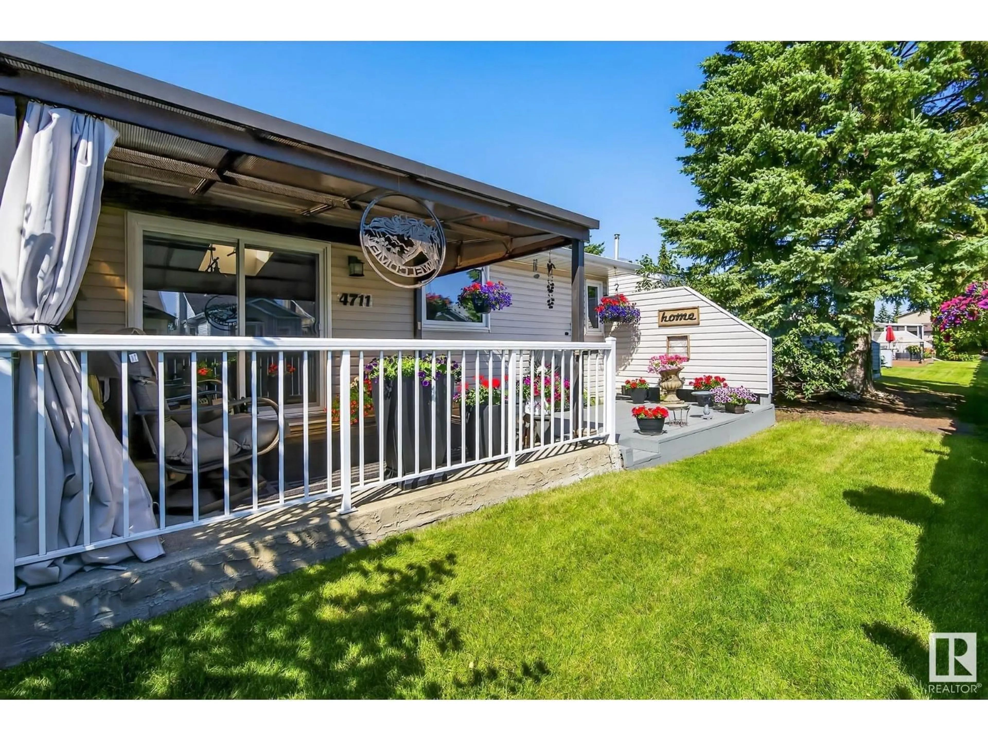 Patio, street for 4711 25 AV, Edmonton Alberta T6L6J2