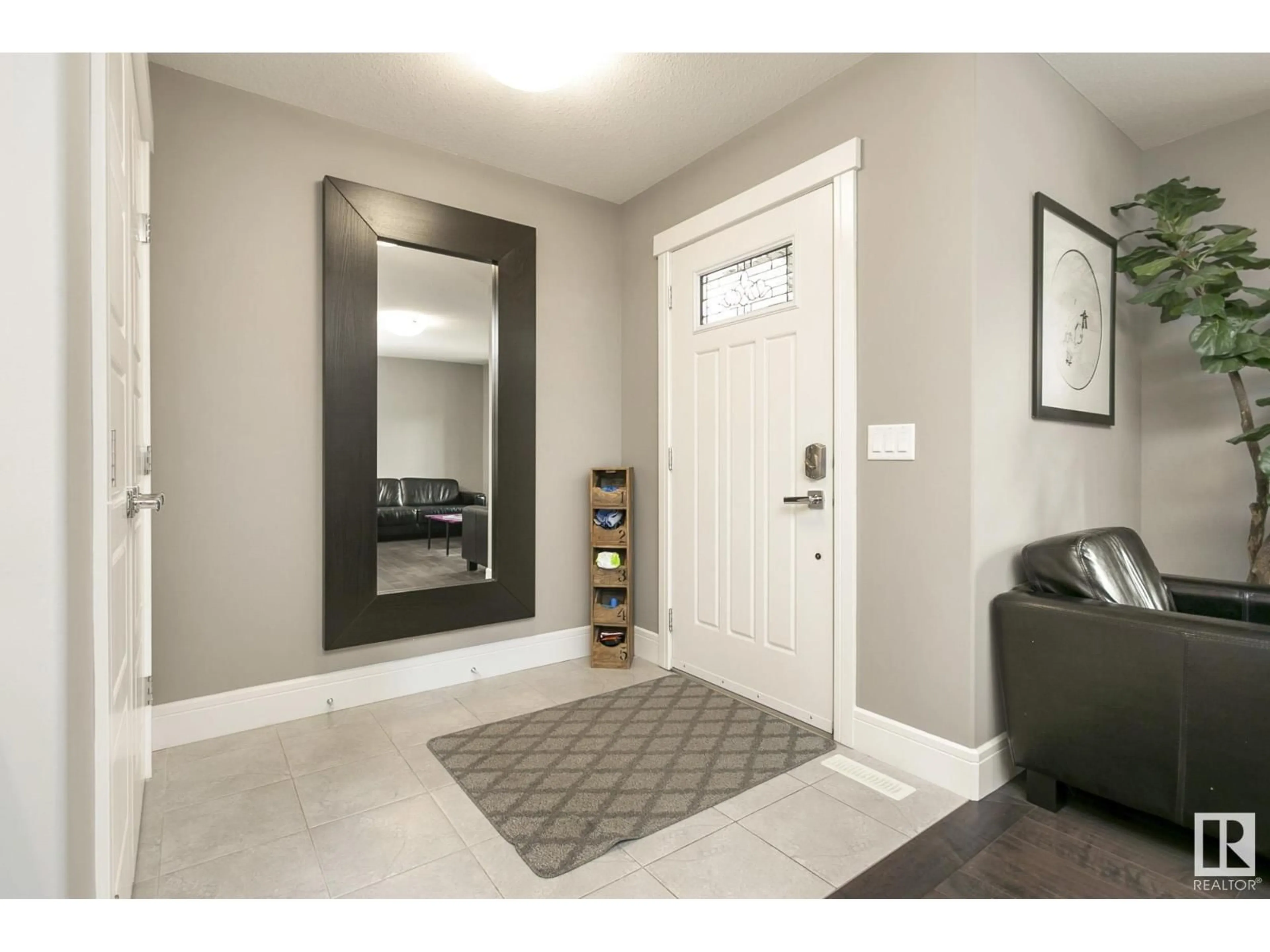 Indoor entryway for 4026 MORRISON WY, Edmonton Alberta T5E6S7