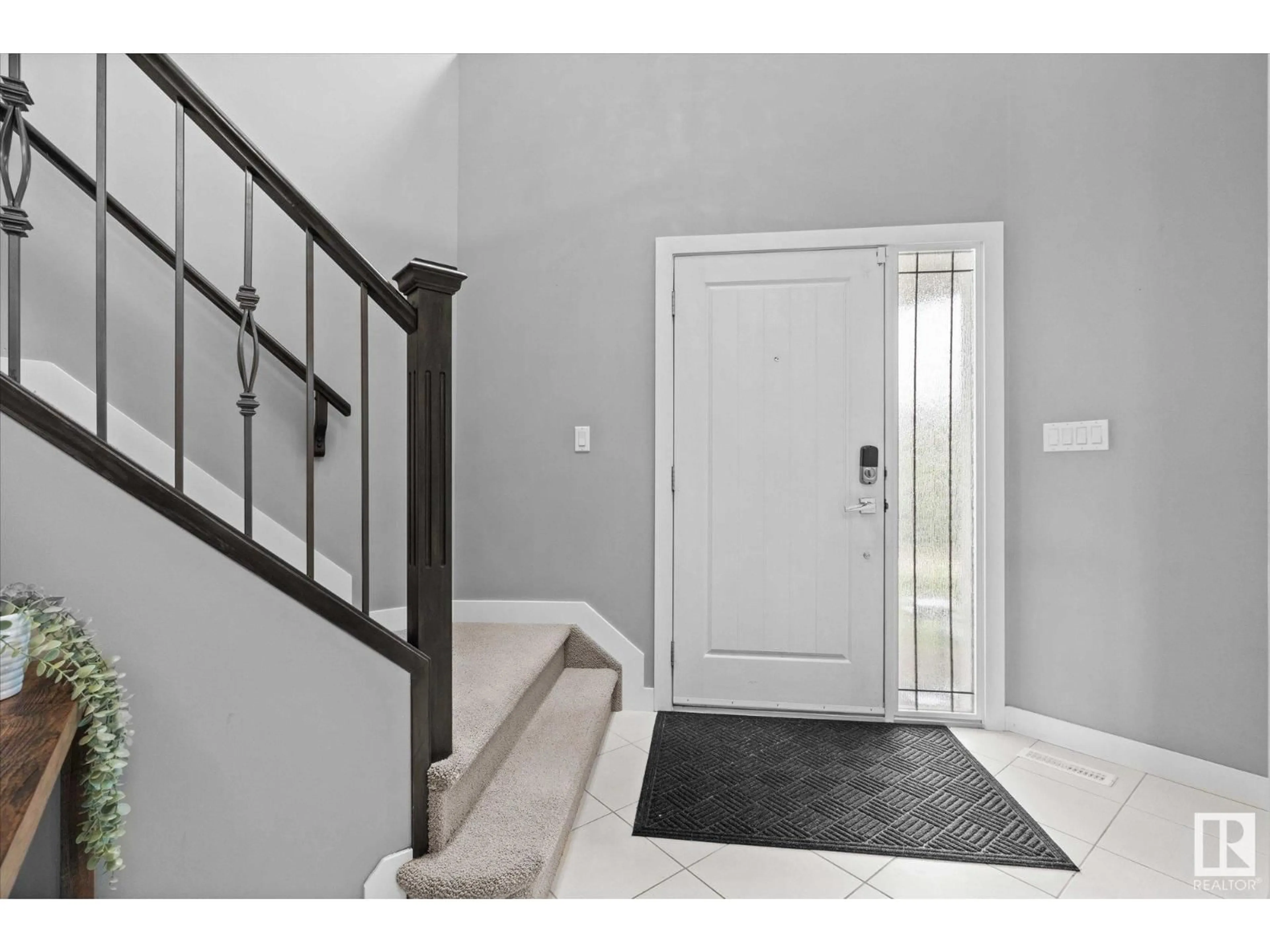 Indoor entryway for 78 WOODHILL LN, Fort Saskatchewan Alberta T8L0J9