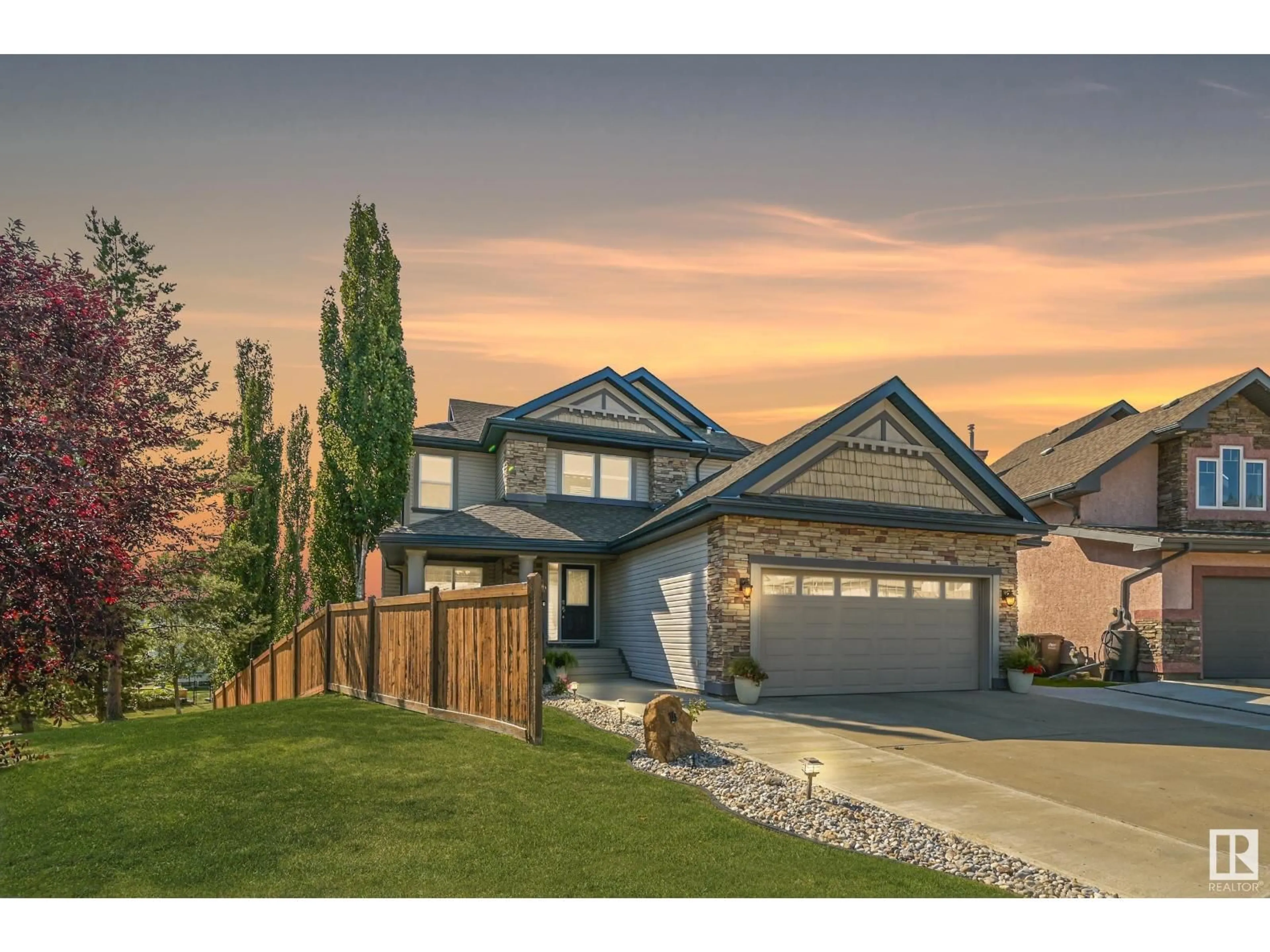 Home with vinyl exterior material, mountain view for 10 NEWBURY, St. Albert Alberta T8N7C1