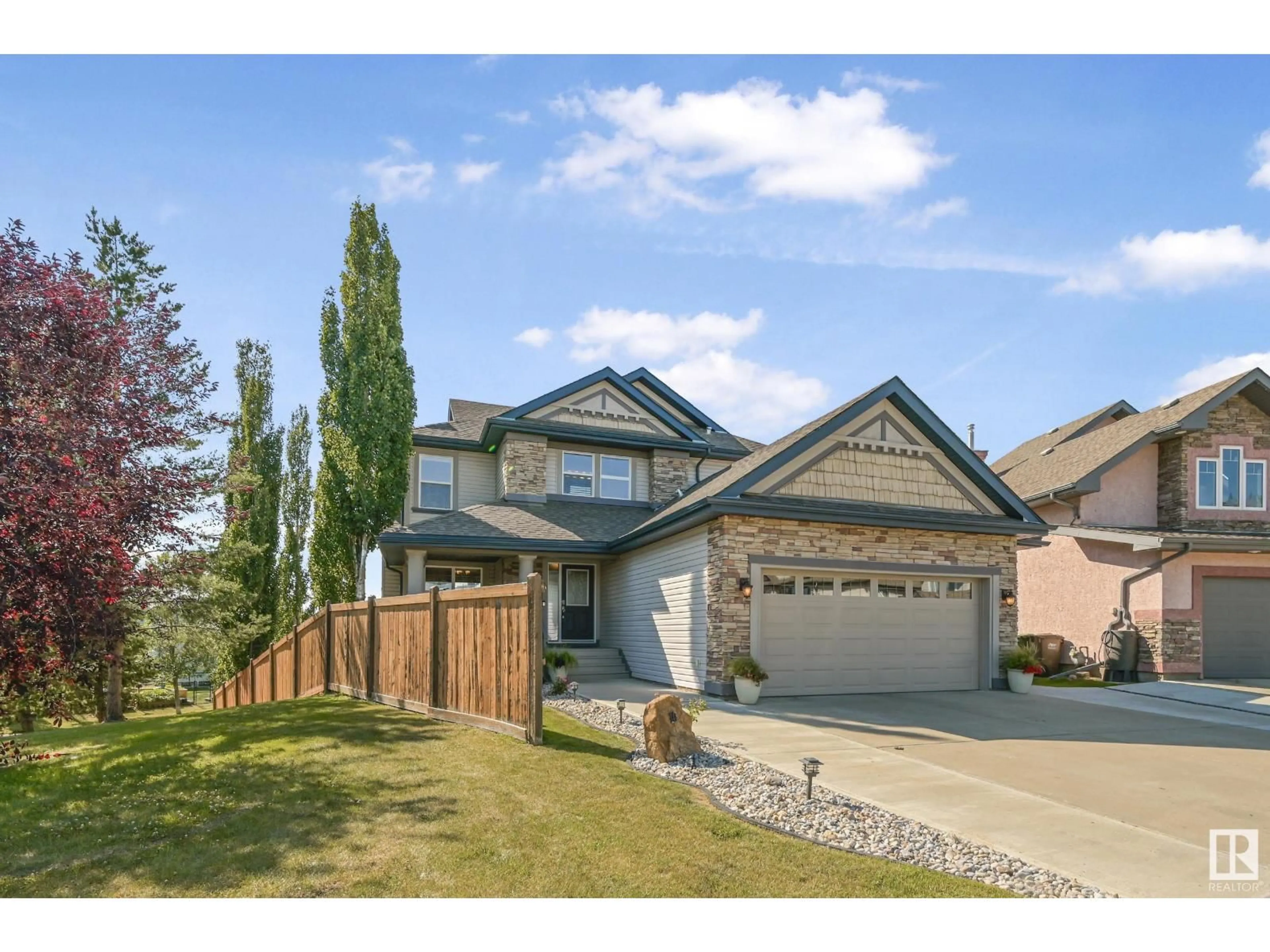Home with vinyl exterior material, street for 10 NEWBURY, St. Albert Alberta T8N7C1
