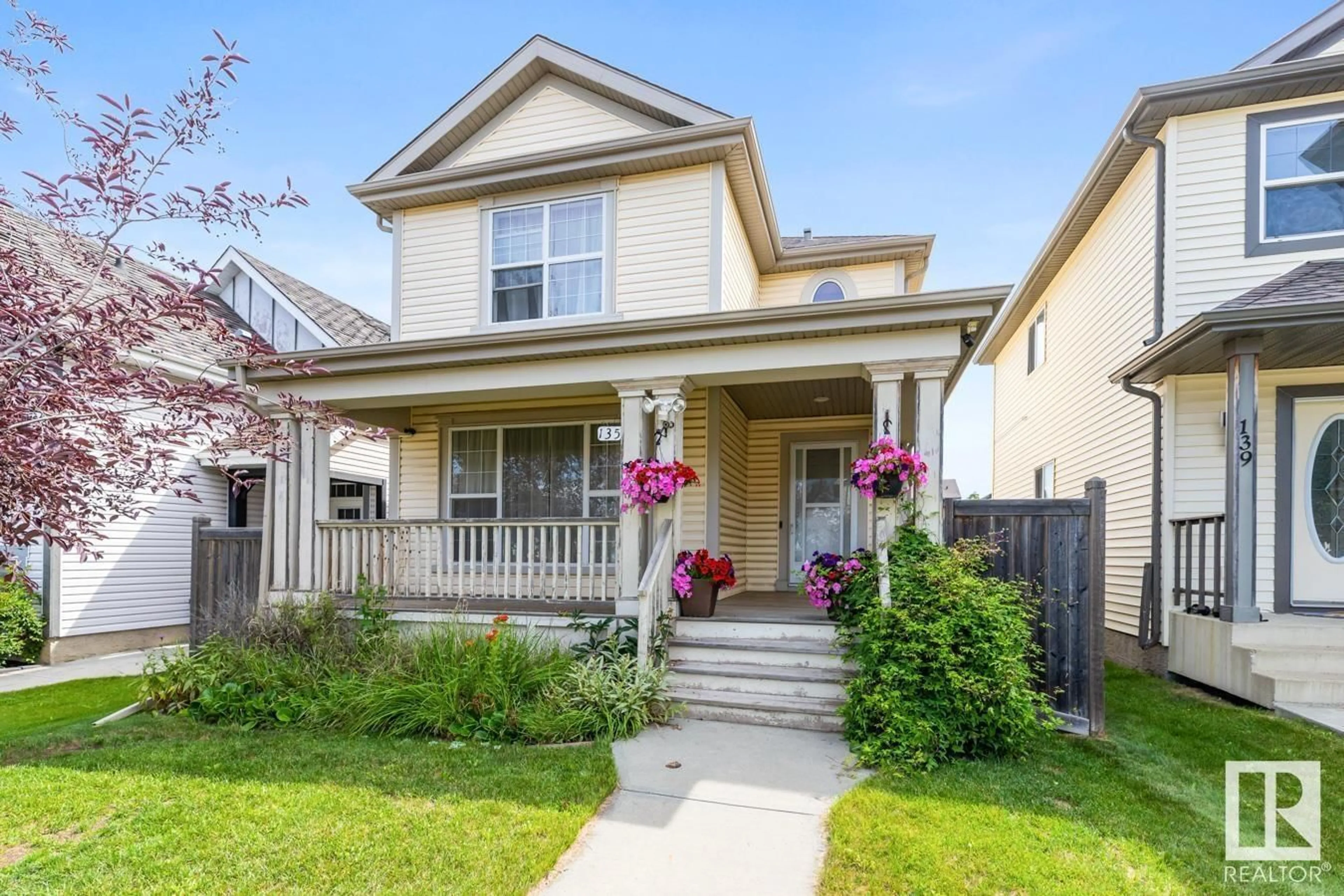 Home with vinyl exterior material, street for 135 SUMMERTON CR, Sherwood Park Alberta T8H2P6