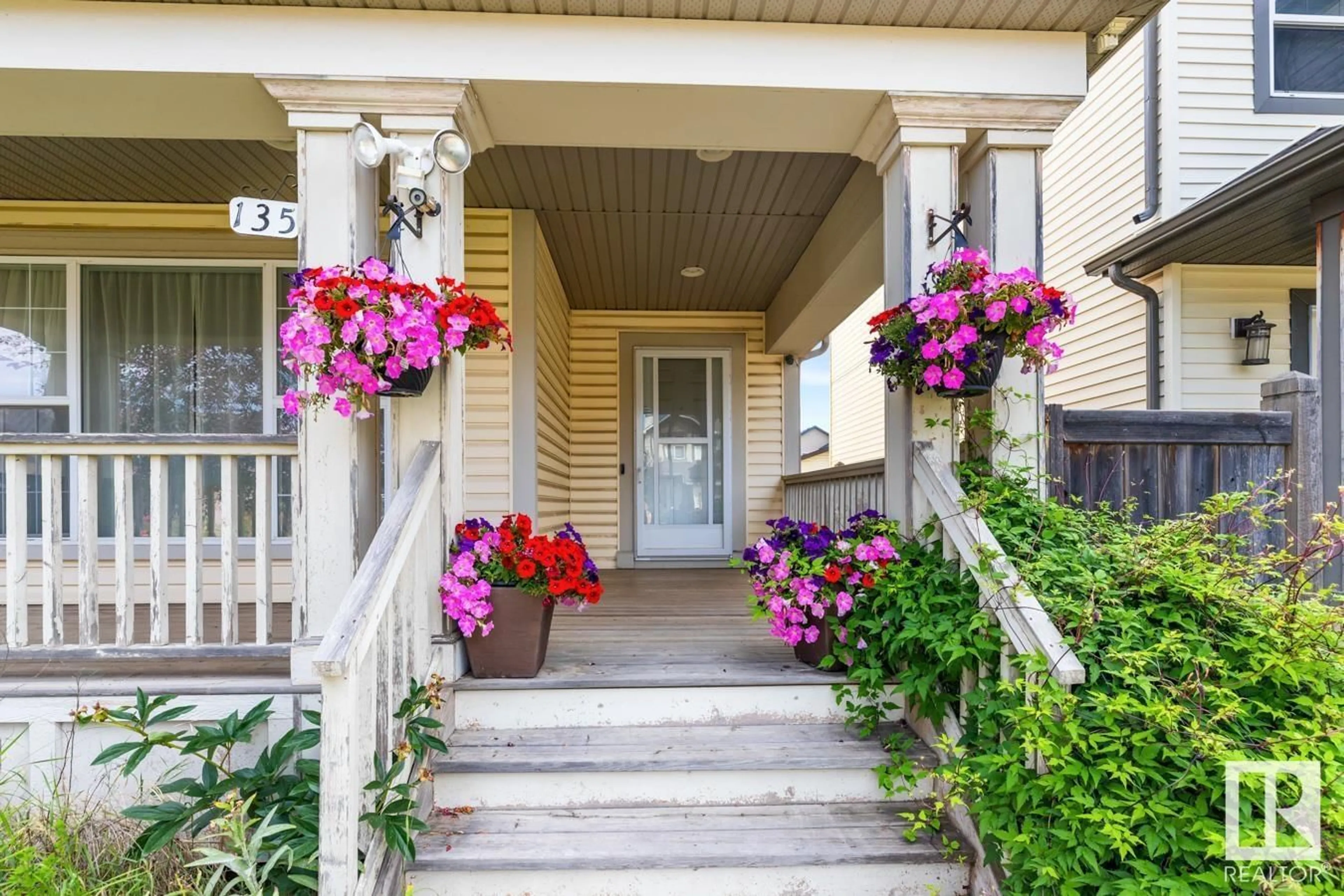 Indoor entryway for 135 SUMMERTON CR, Sherwood Park Alberta T8H2P6