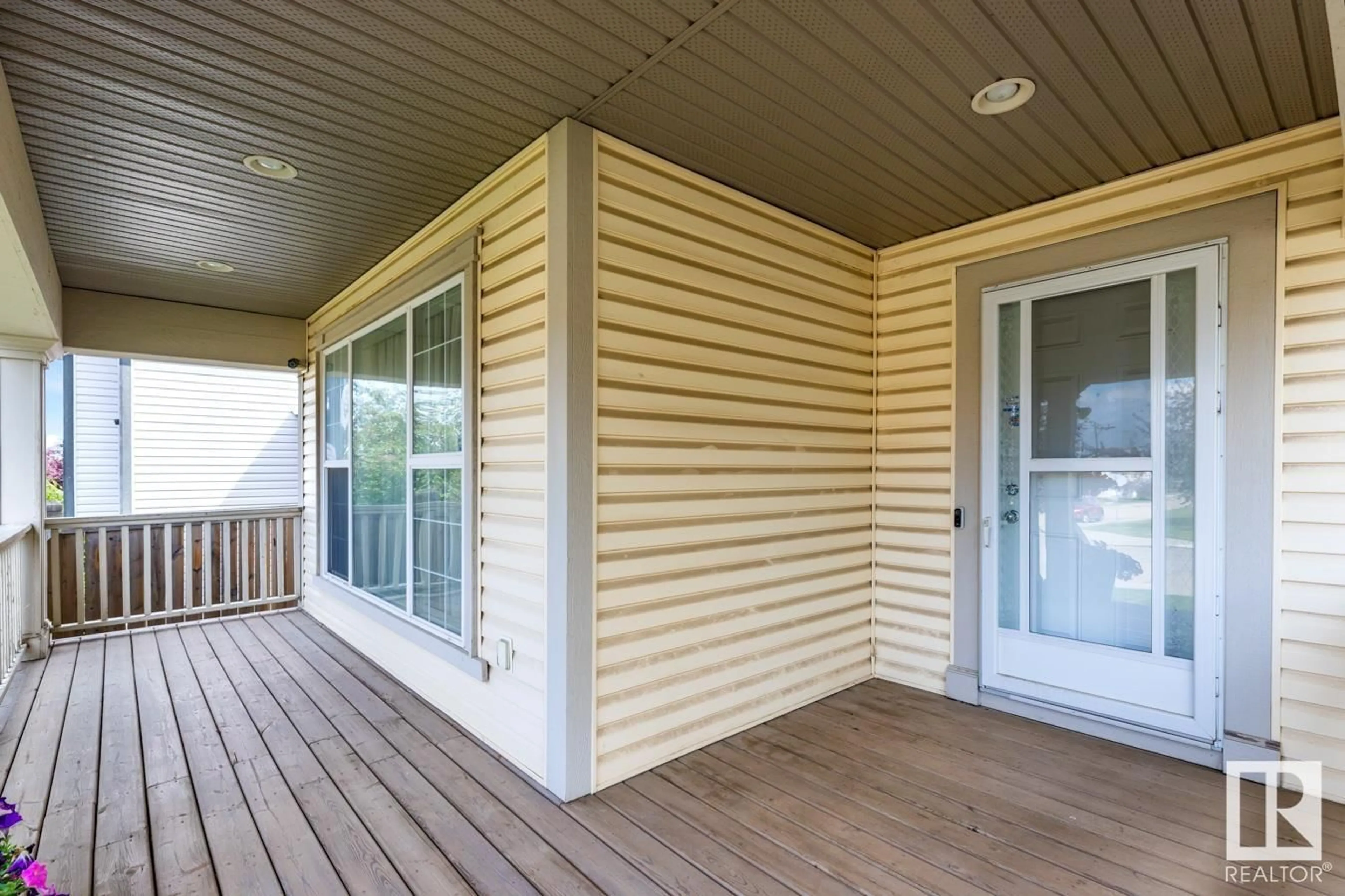 Home with vinyl exterior material, water/lake/river/ocean view for 135 SUMMERTON CR, Sherwood Park Alberta T8H2P6